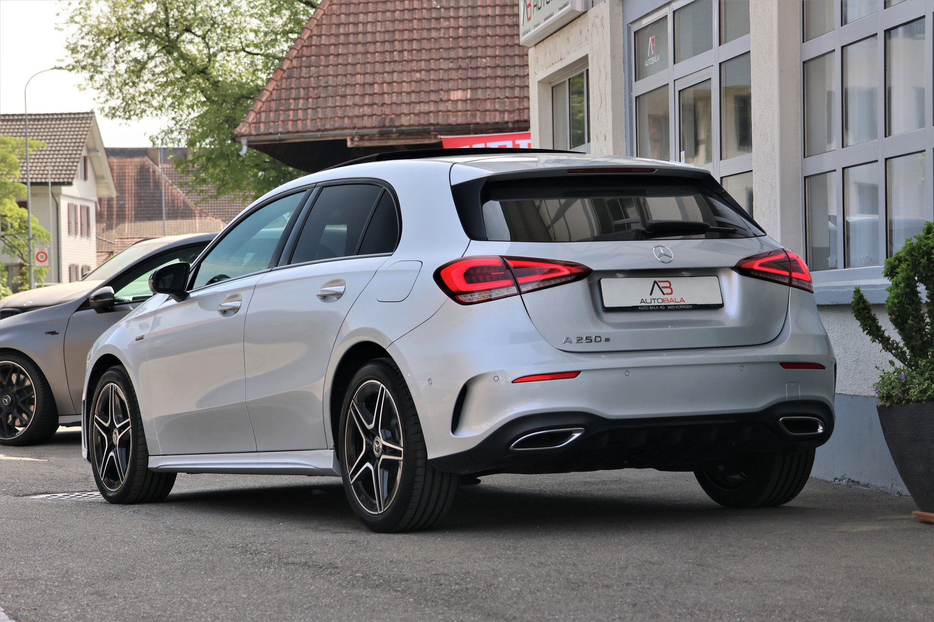 MERCEDES-BENZ A 250e AMG Line 8G-DCT (CH)-image-2