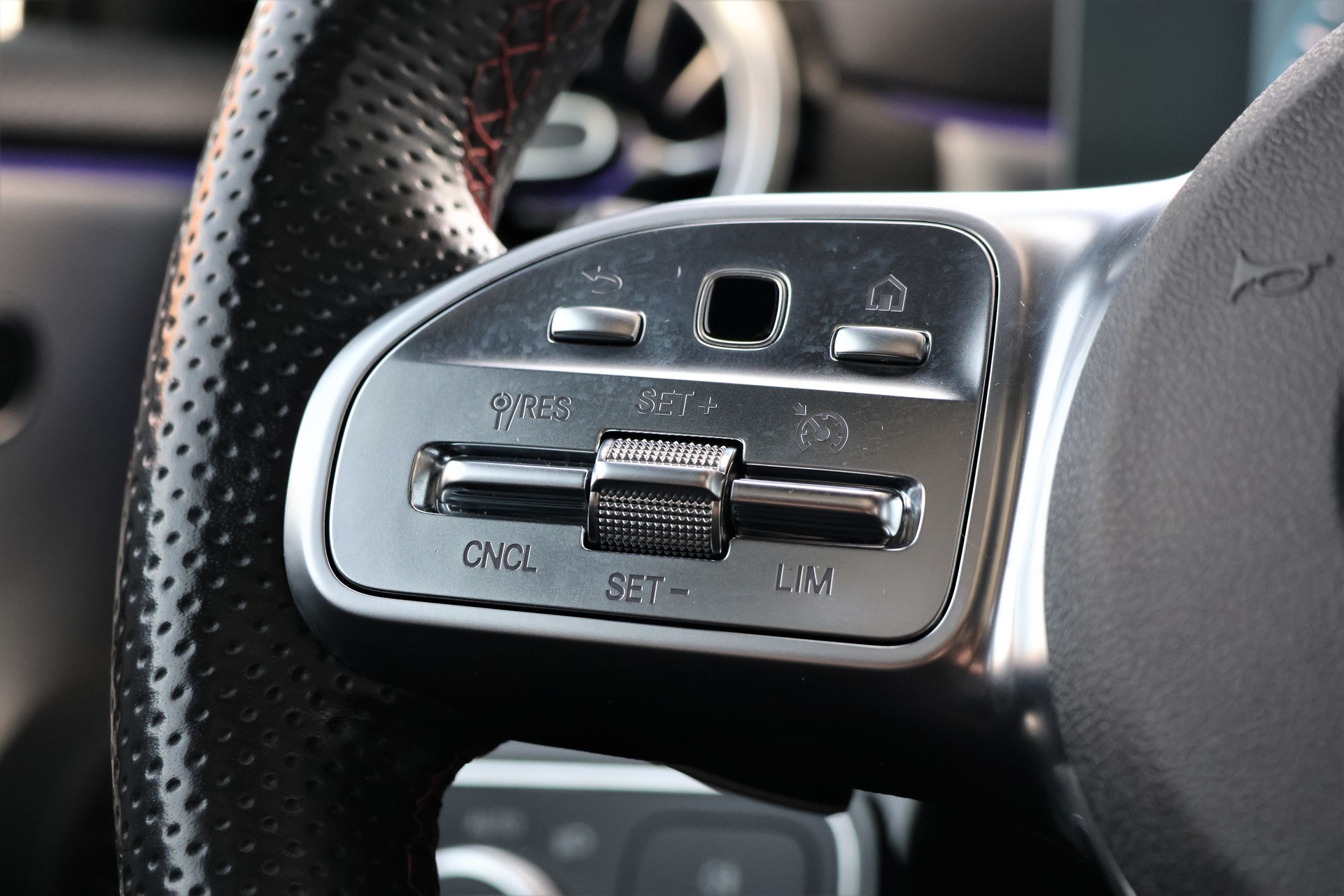 MERCEDES-BENZ A 250e AMG Line 8G-DCT (CH)-image-16