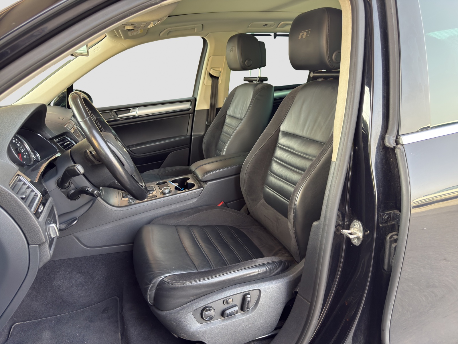 VW Touareg 3.0 TDI R-Line BlueMotion Technology Tiptronic-image-5