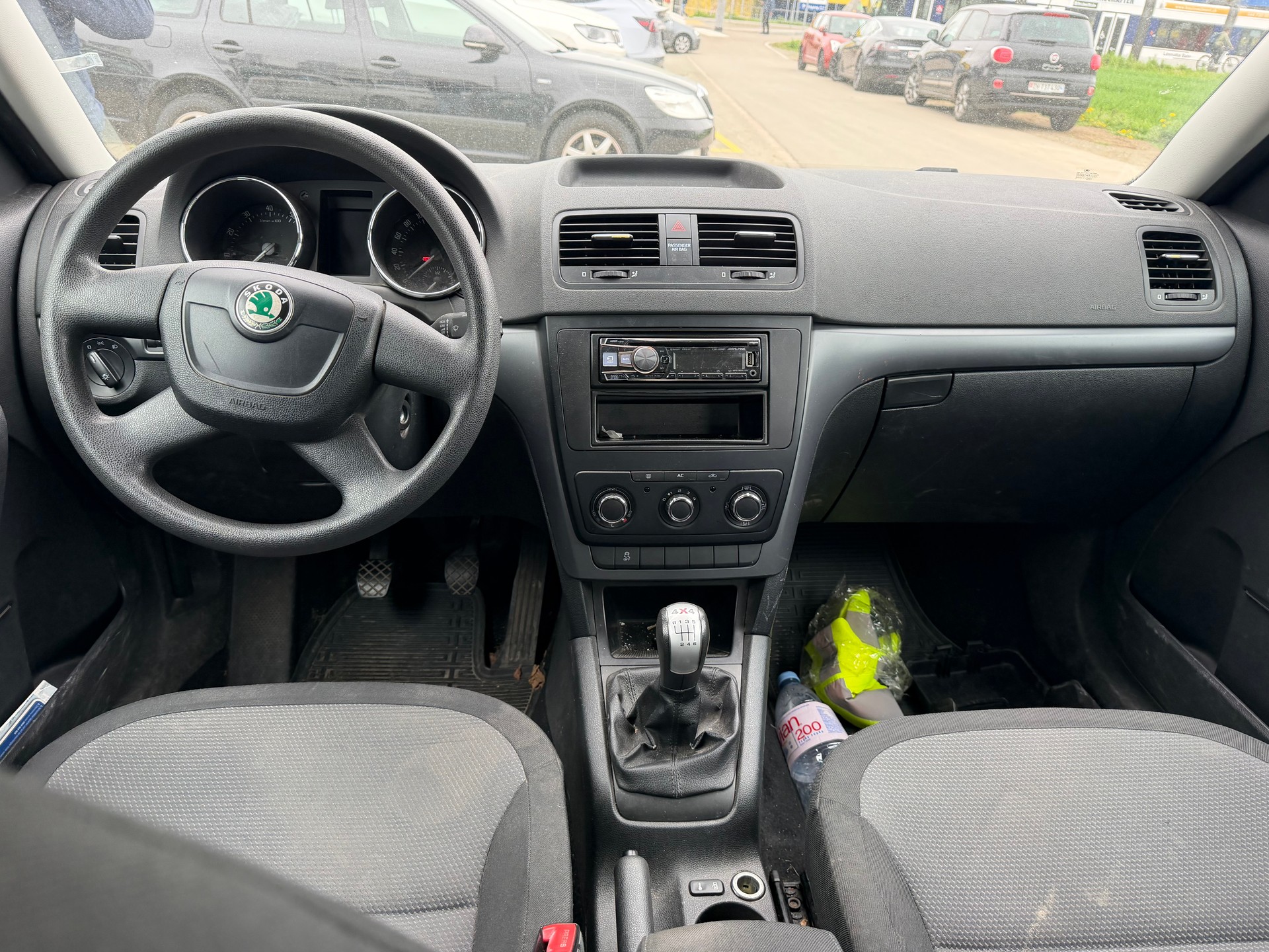 SKODA Yeti 1.8 TSI Entry 4x4-image-8
