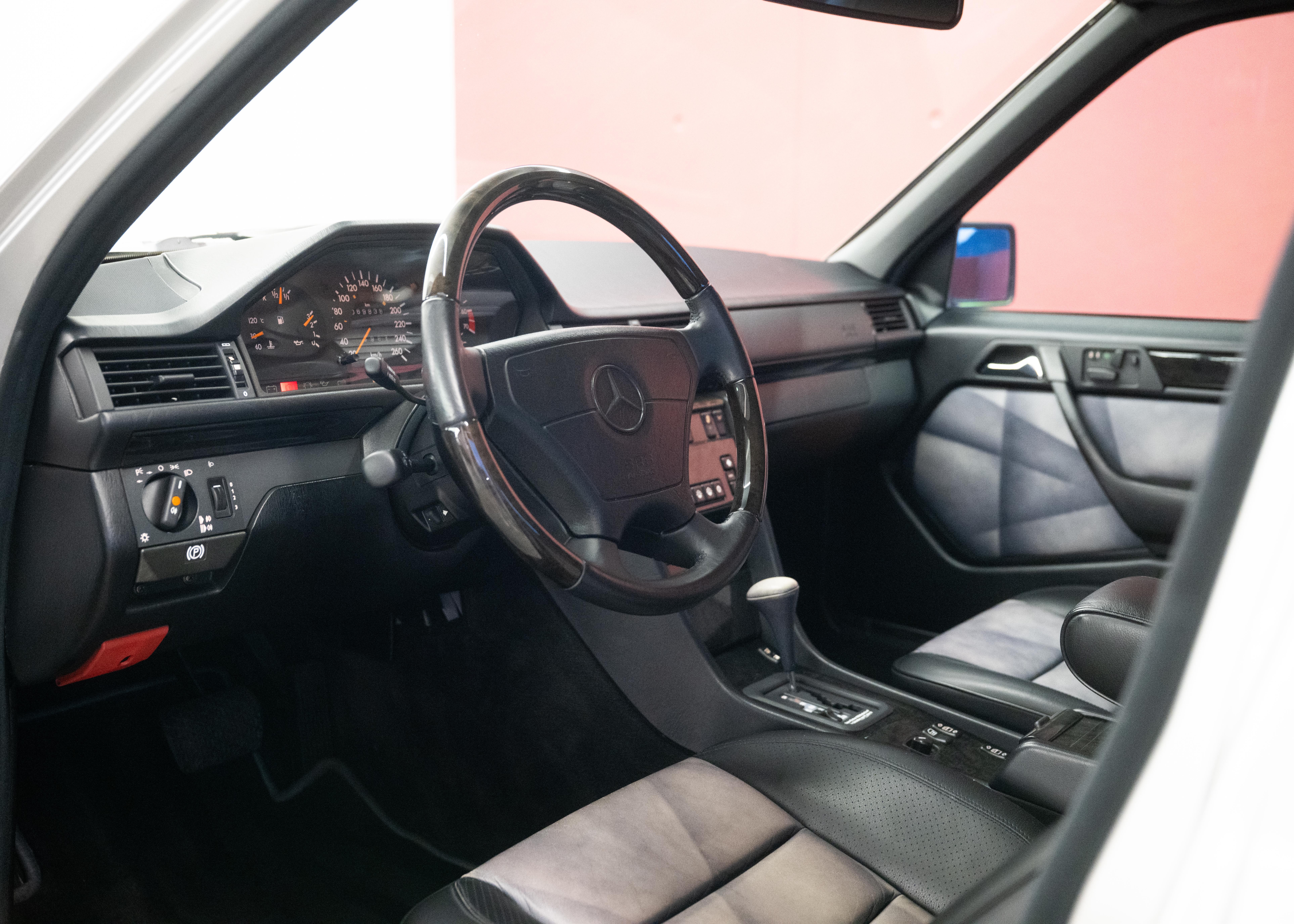Image MERCEDES-BENZ E-500 E 500 Limited (German car, 100% original, mint condition, 1st paint, full service history)