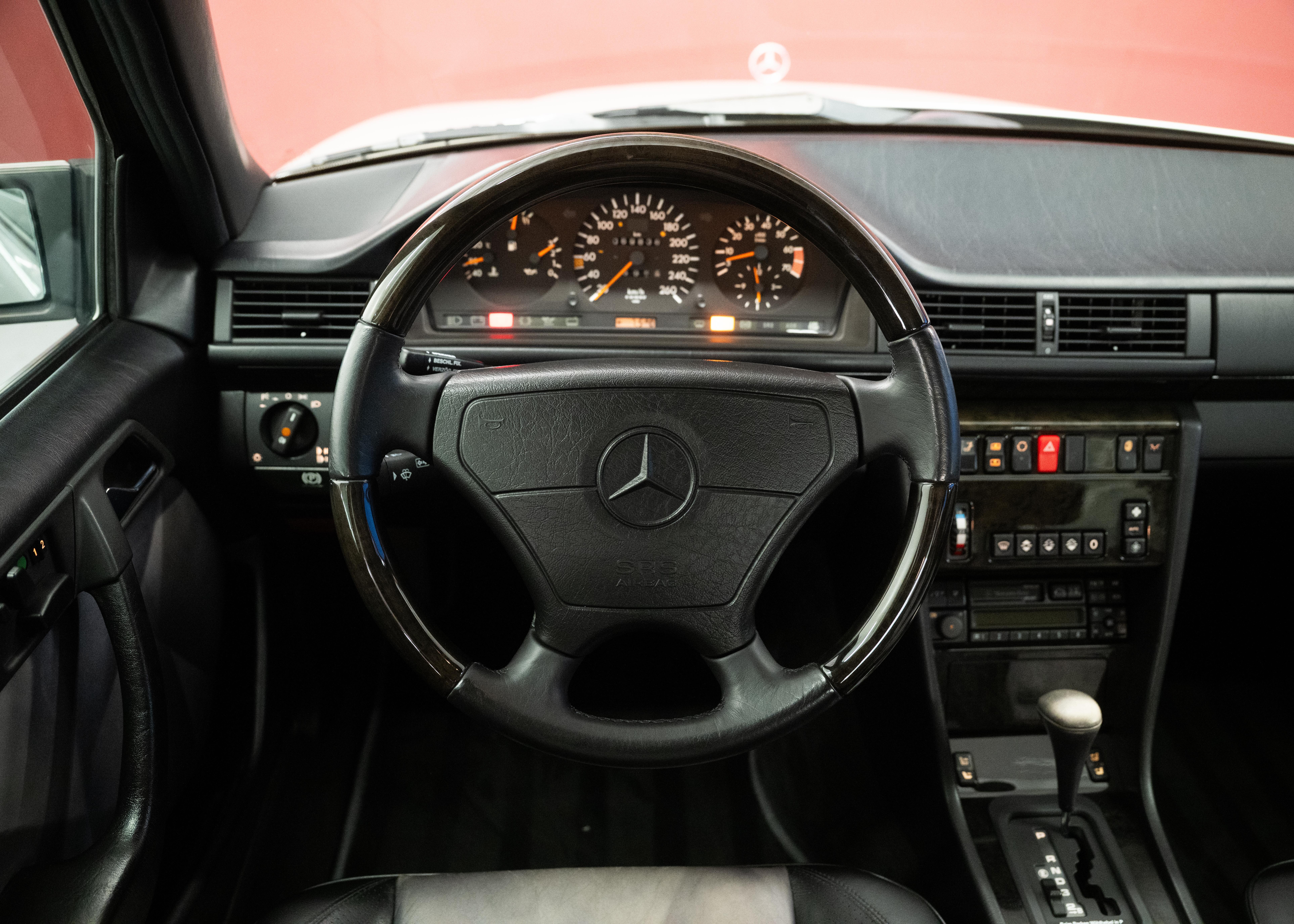 Image MERCEDES-BENZ E-500 E 500 Limited (German car, 100% original, mint condition, 1st paint, full service history)