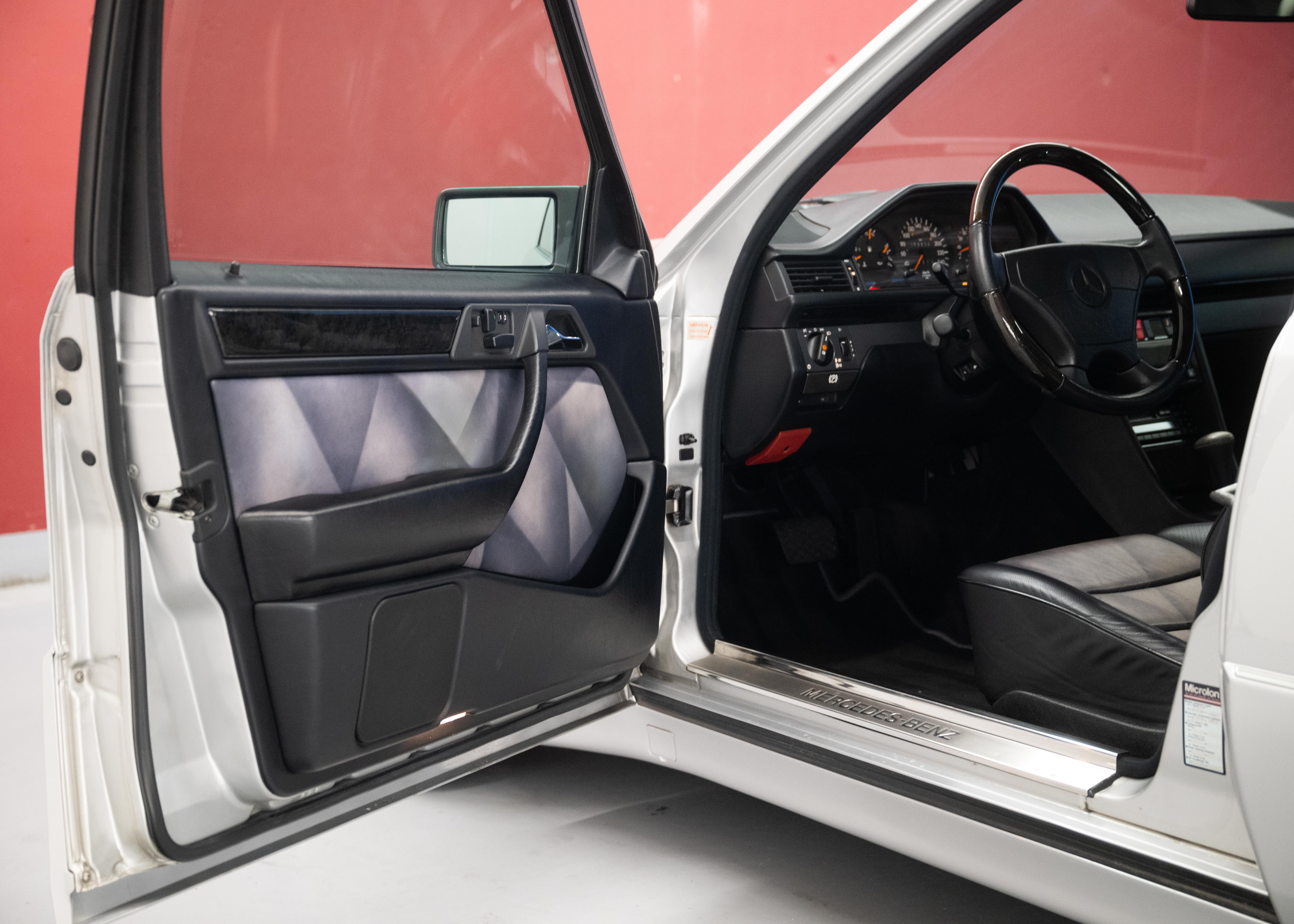 Image MERCEDES-BENZ E-500 E 500 Limited (German car, 100% original, mint condition, 1st paint, full service history)