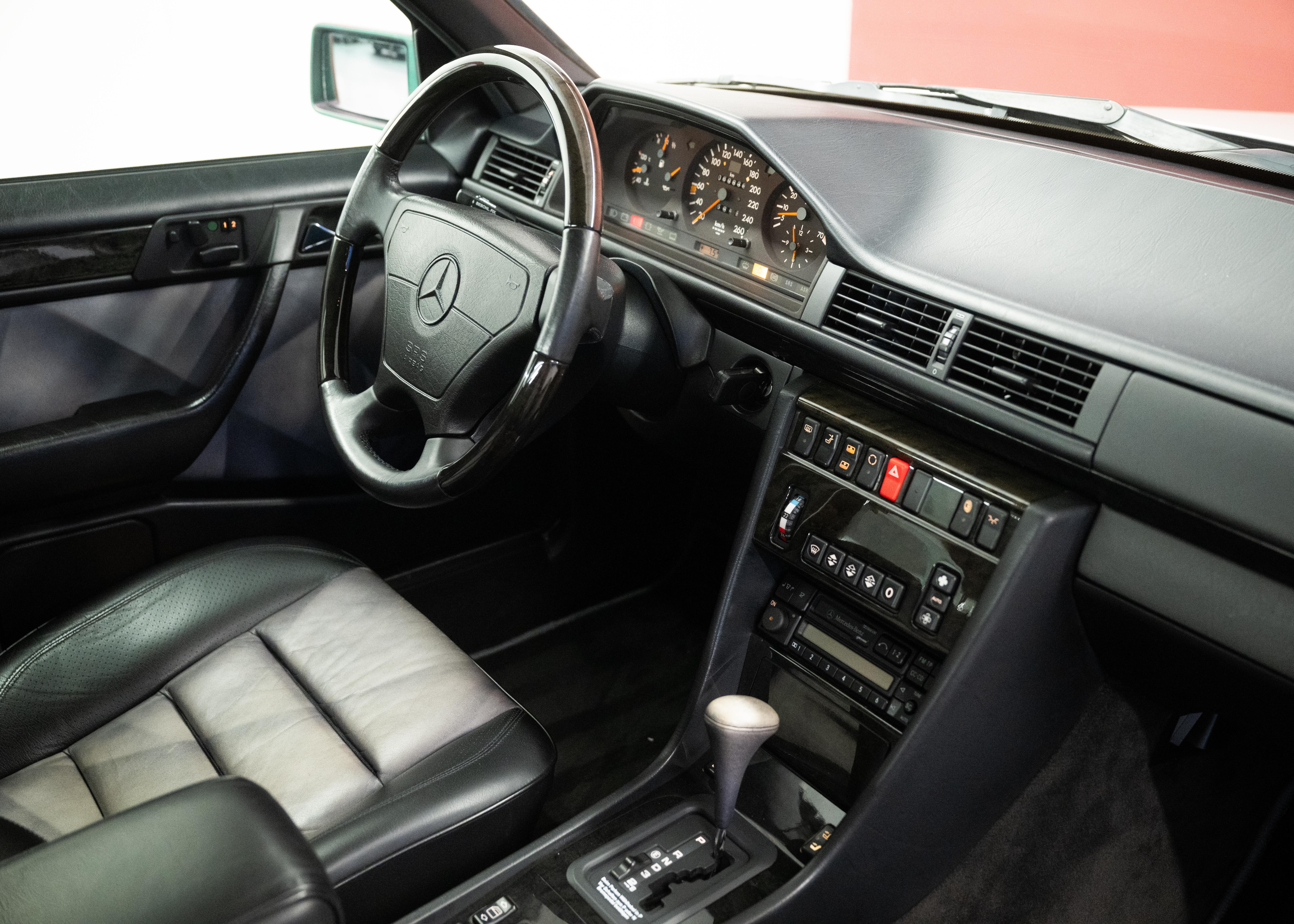 Image MERCEDES-BENZ E-500 E 500 Limited (German car, 100% original, mint condition, 1st paint, full service history)