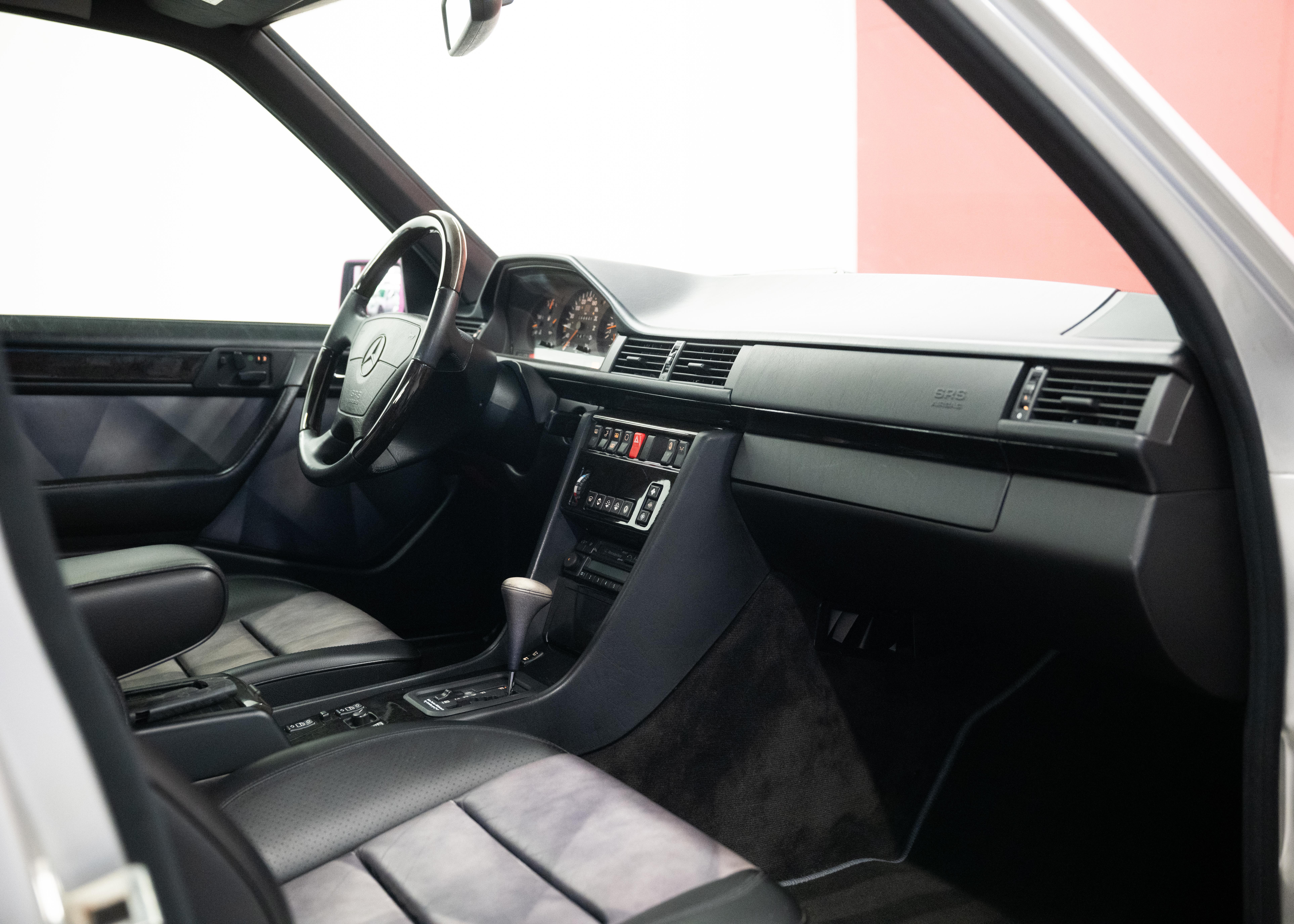 Image MERCEDES-BENZ E-500 E 500 Limited (German car, 100% original, mint condition, 1st paint, full service history)
