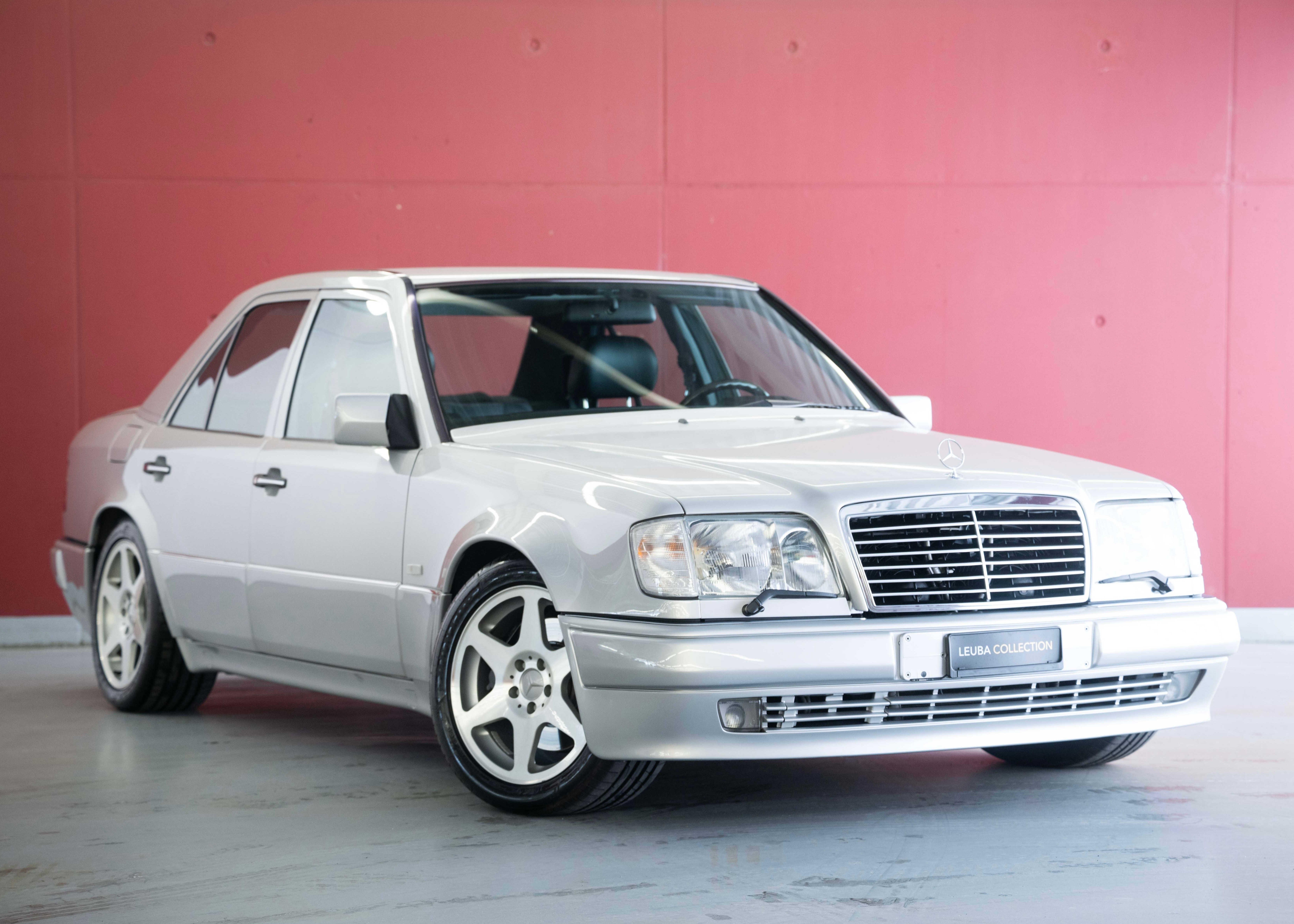 Photo MERCEDES-BENZ E-500 E 500 Limited (German car, 100% original, mint condition, 1st paint, full service history)