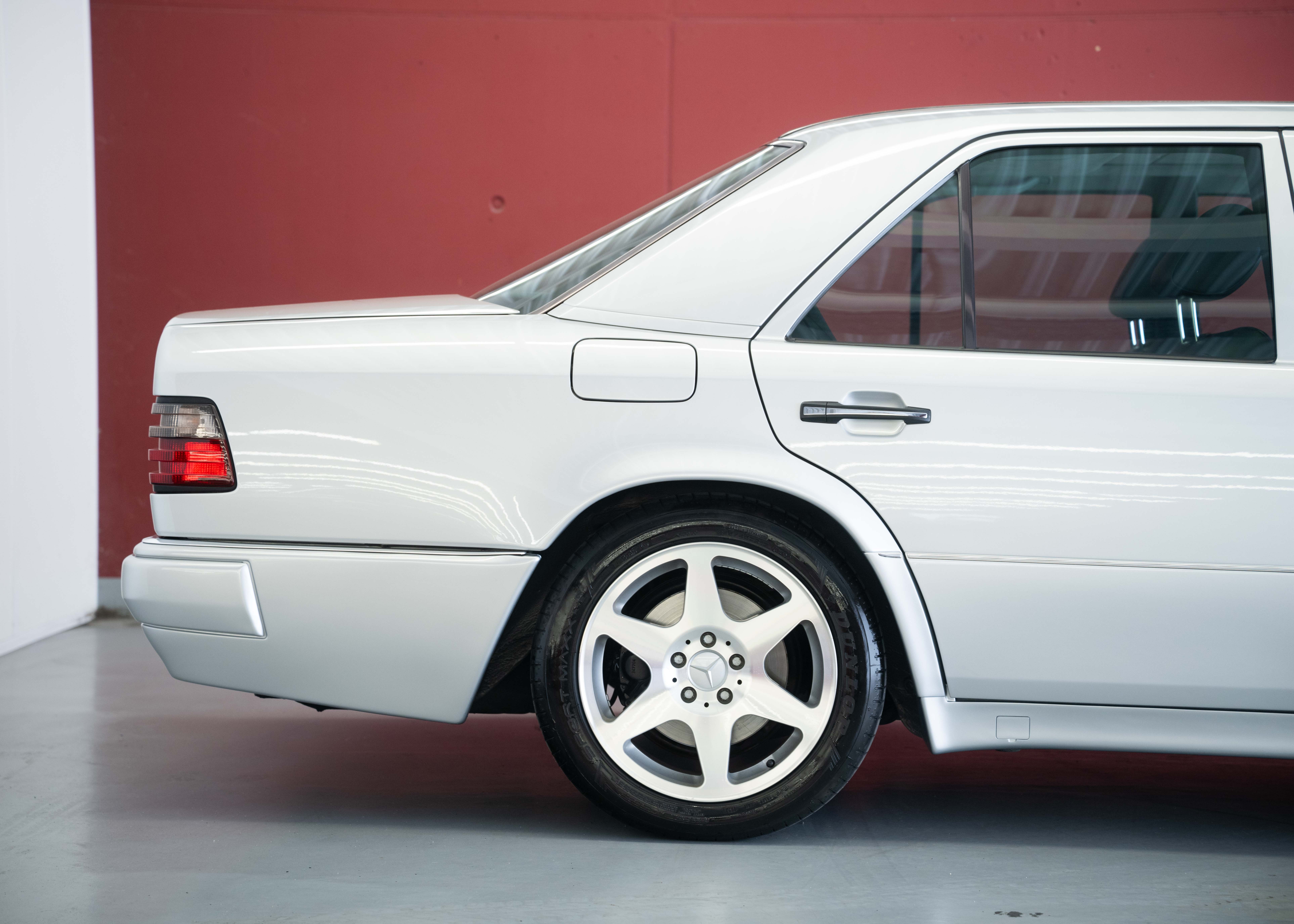 Image MERCEDES-BENZ E-500 E 500 Limited (German car, 100% original, mint condition, 1st paint, full service history)