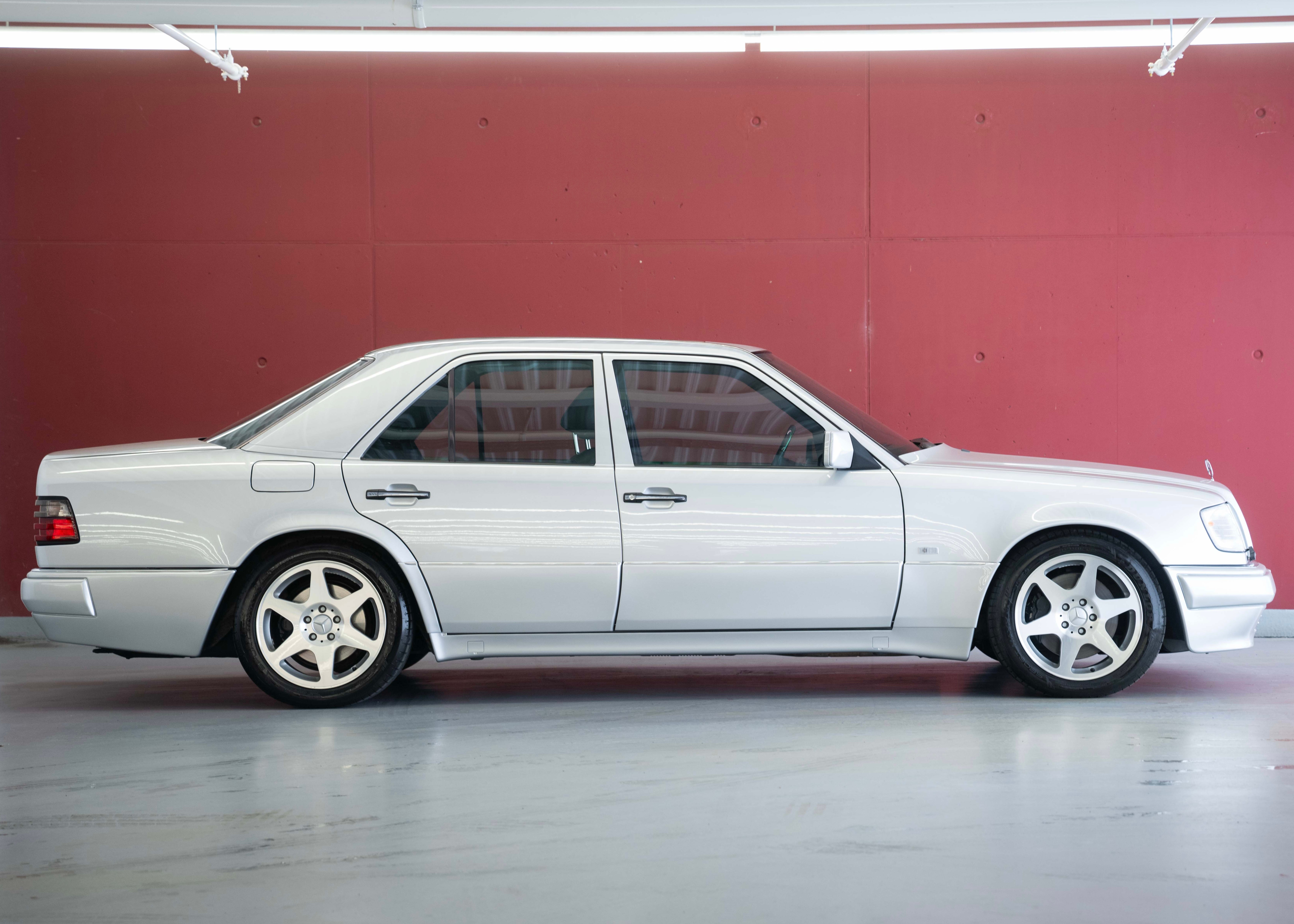 Image MERCEDES-BENZ E-500 E 500 Limited (German car, 100% original, mint condition, 1st paint, full service history)