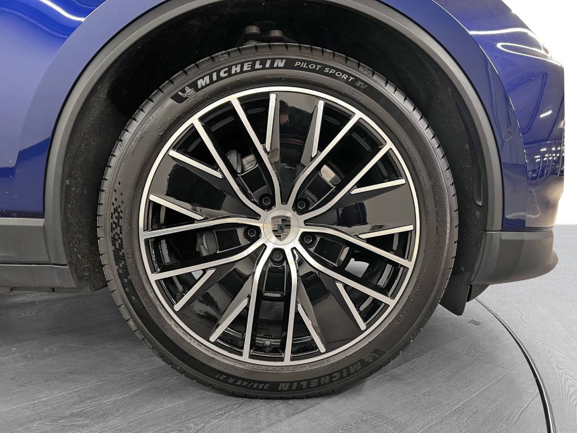 PORSCHE Macan 4-image-10