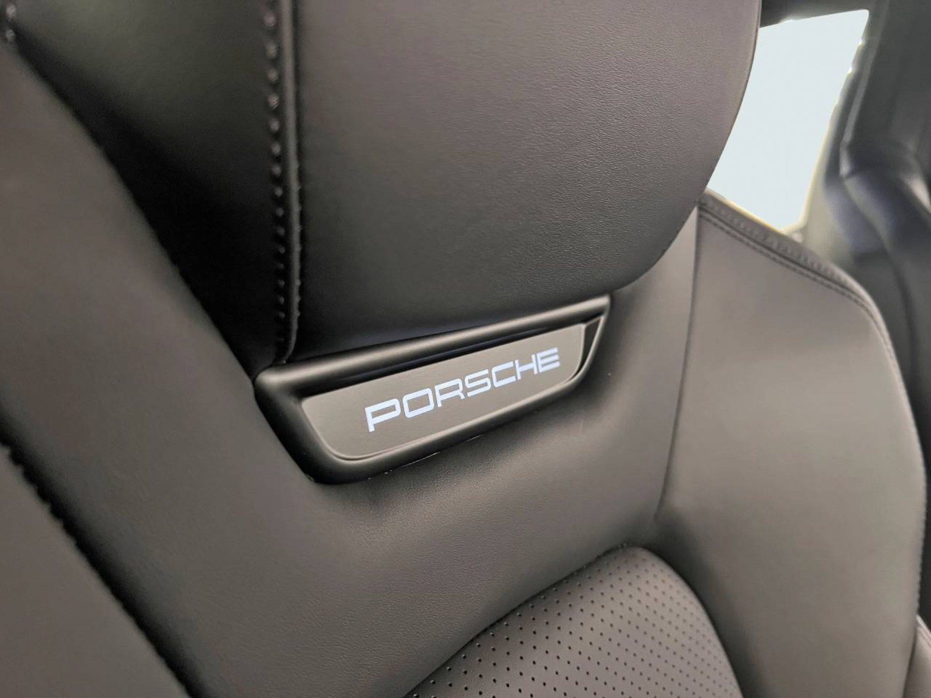 PORSCHE Macan 4-image-22