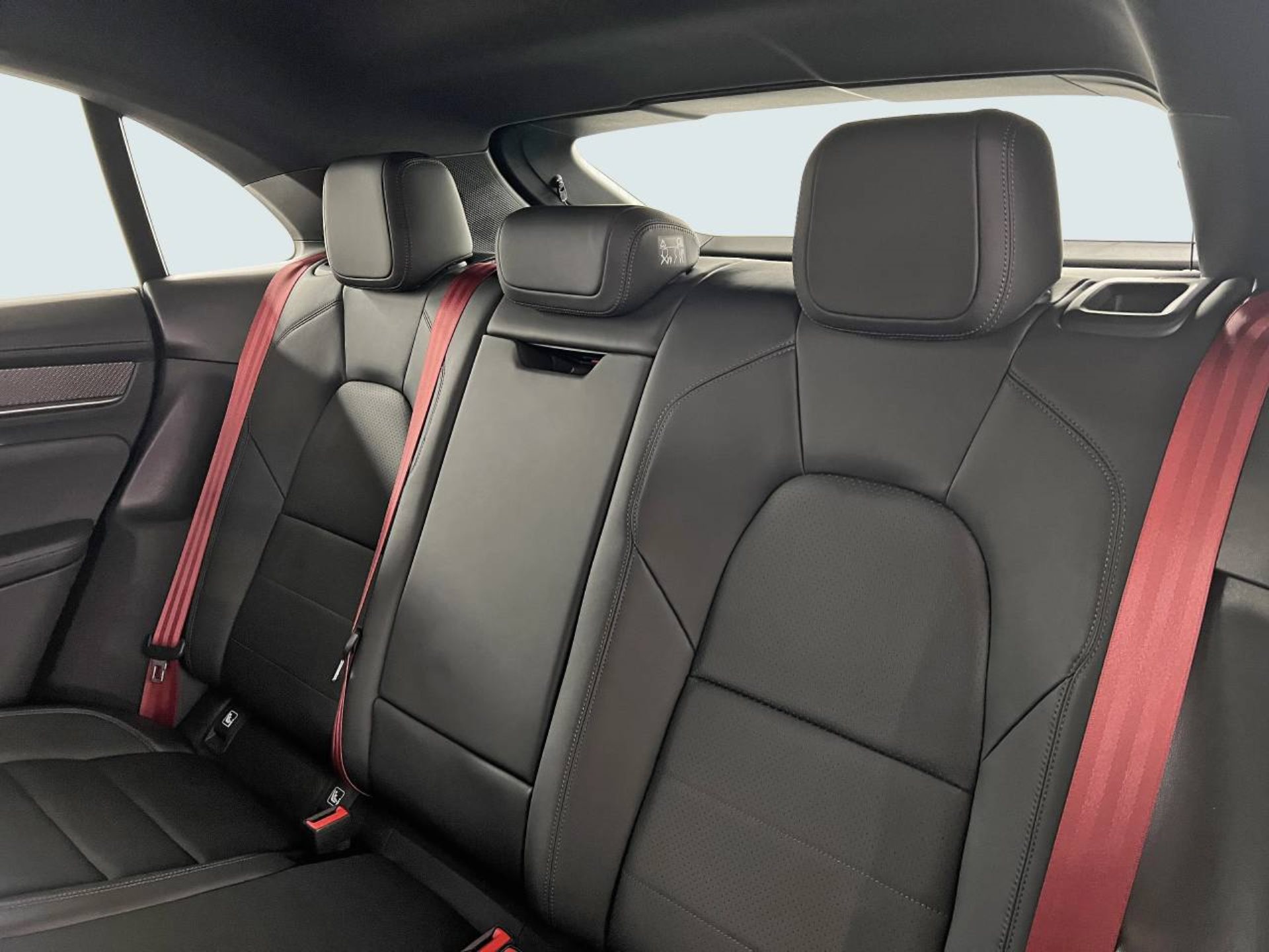 PORSCHE Macan 4-image-24