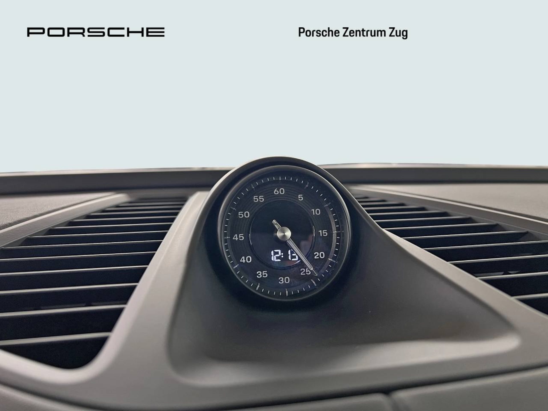 PORSCHE Macan 4-image-28
