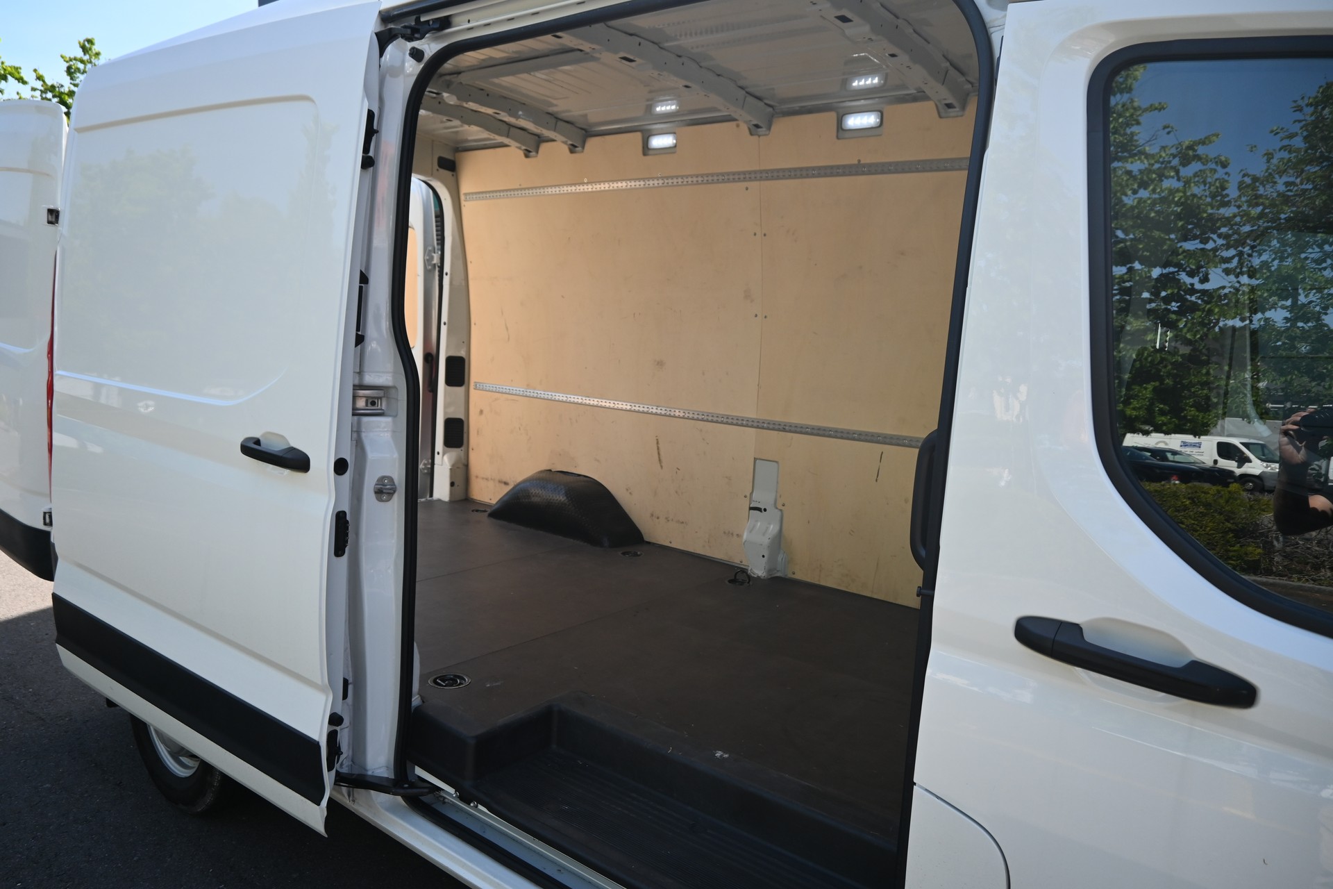 MAXUS Deliver 9 2.0D L4 RWD Base-image-5