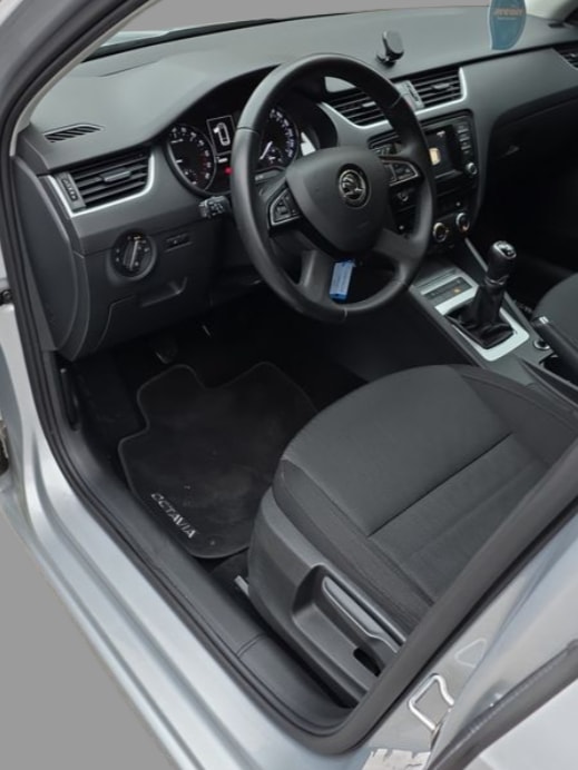 SKODA Octavia Combi 1.6 TDI Ambition 4x4-image-13