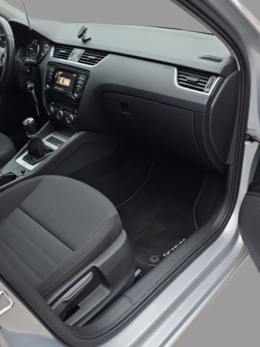SKODA Octavia Combi 1.6 TDI Ambition 4x4-image-15