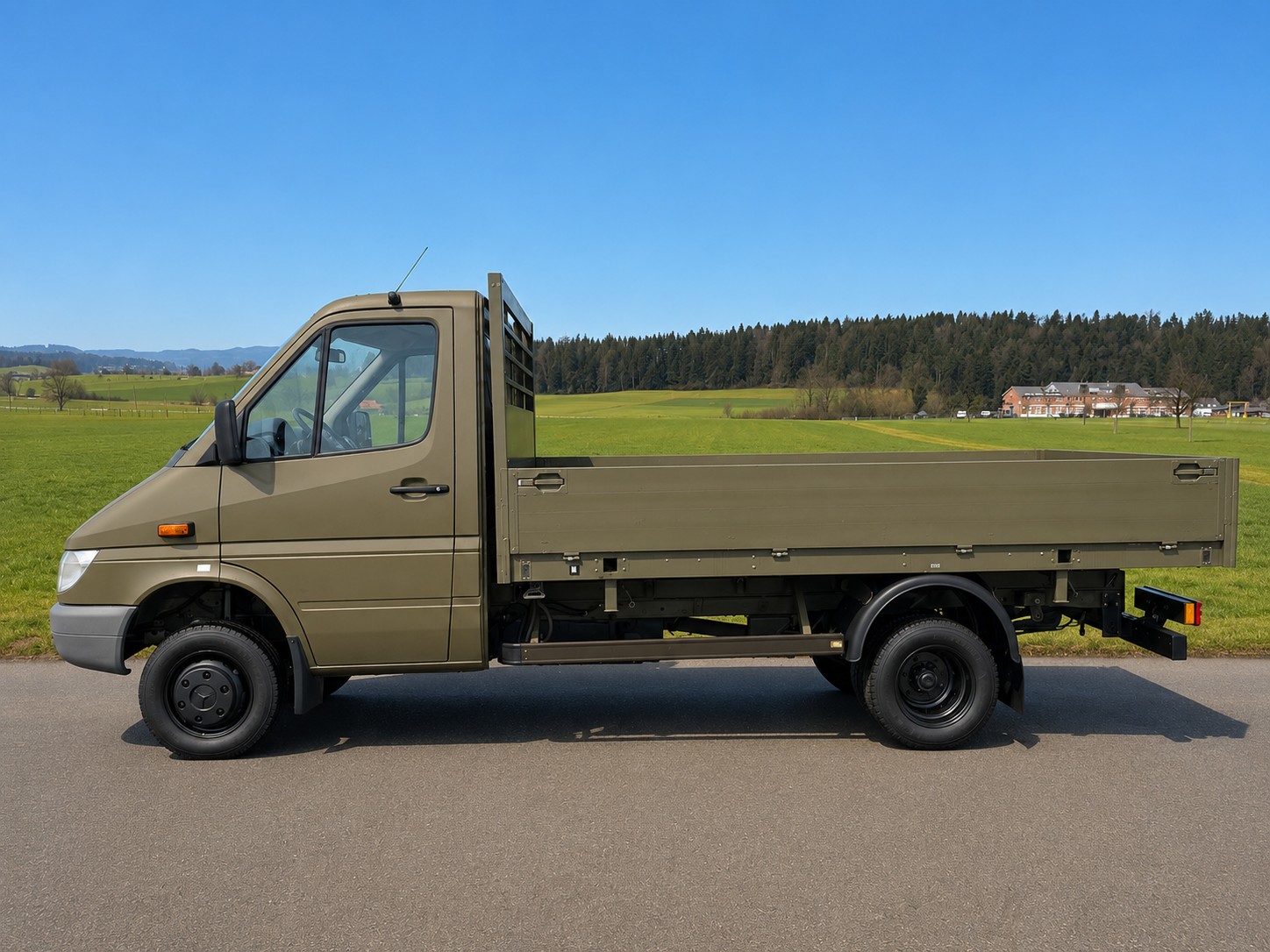 MERCEDES-BENZ Sprinter 413 CDI Duo 4x4 Automat Brücke mit Anhängerkupplung-image-2