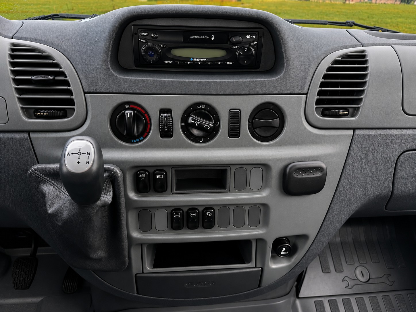 MERCEDES-BENZ Sprinter 413 CDI Duo 4x4 Automat Brücke mit Anhängerkupplung-image-8