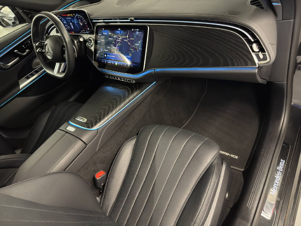 MERCEDES-BENZ E 300 de AMG Line 4Matic T-Modell-image-11