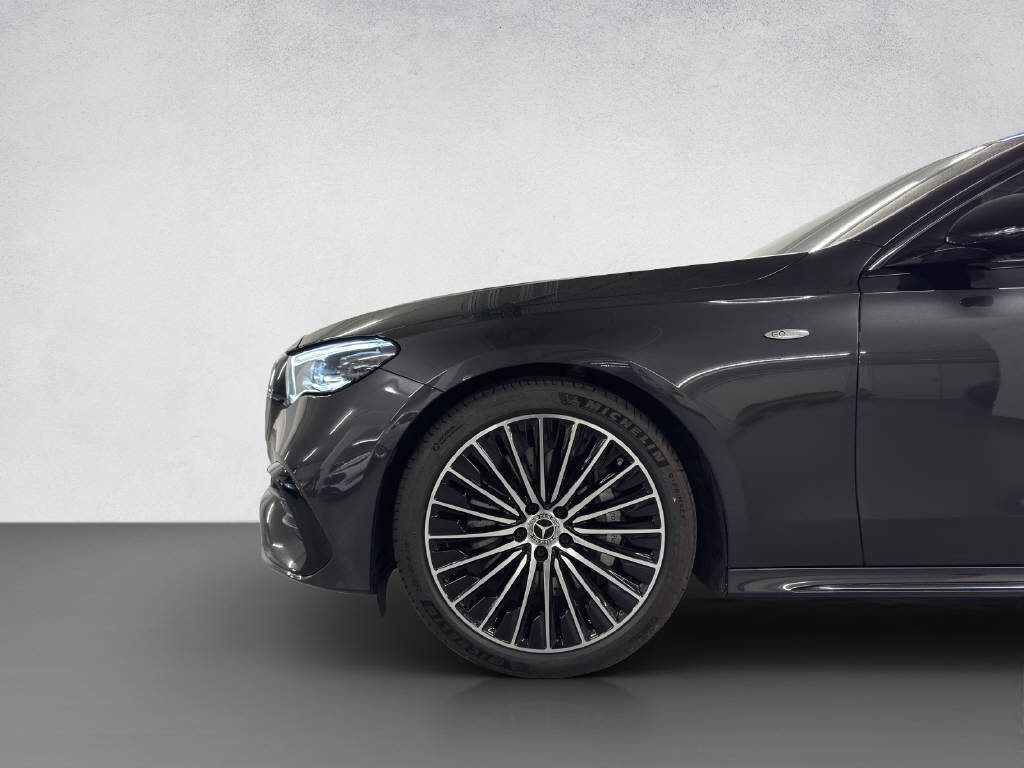 MERCEDES-BENZ E 300 de AMG Line 4Matic T-Modell-image-7