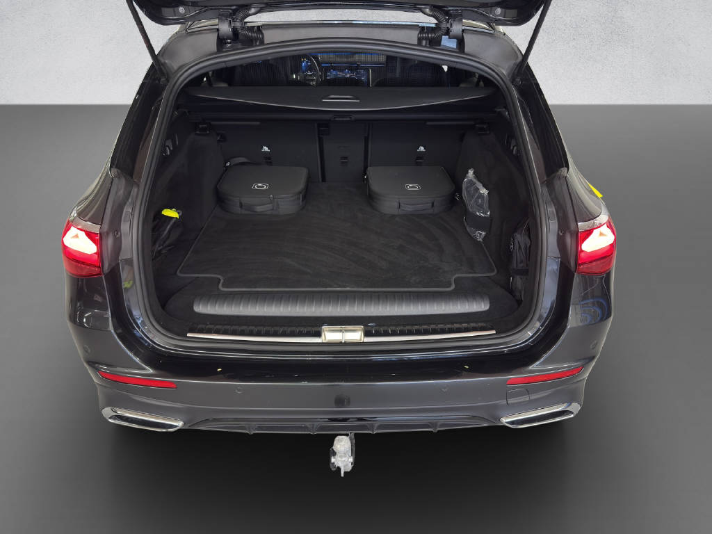 MERCEDES-BENZ E 300 de AMG Line 4Matic T-Modell-image-8