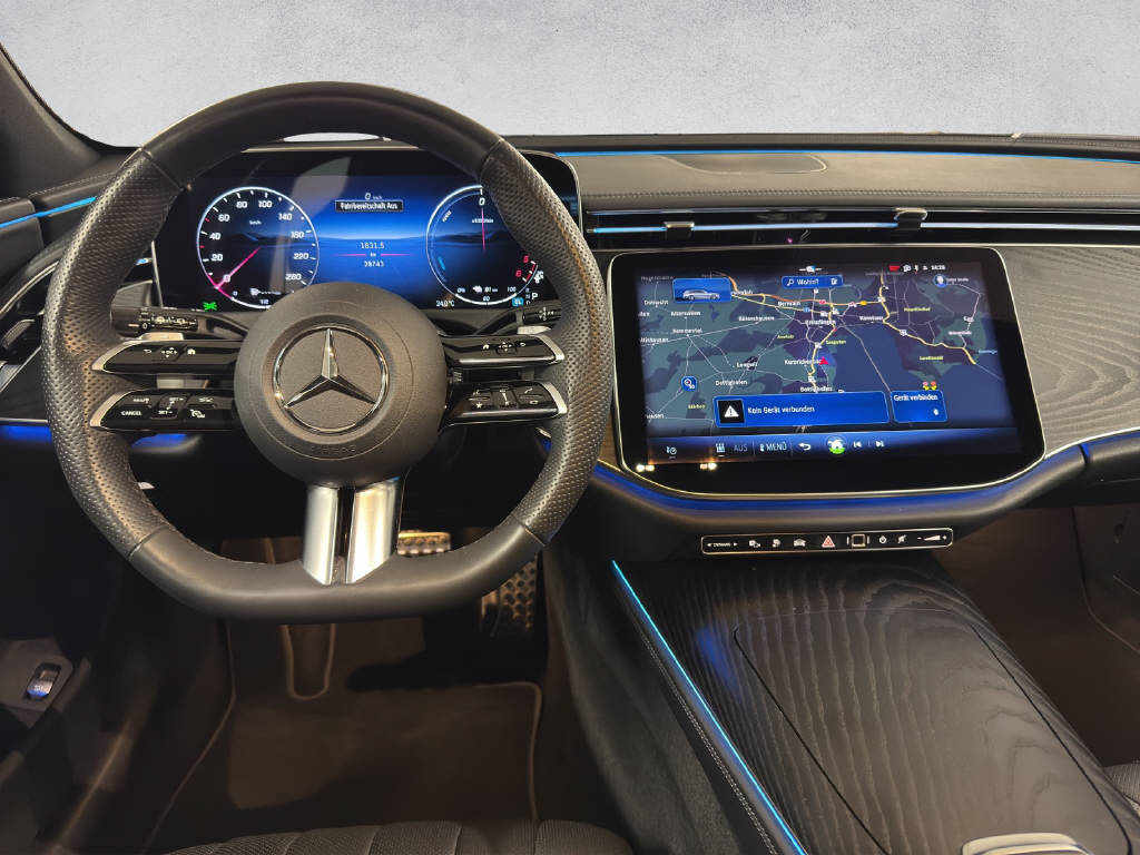 MERCEDES-BENZ E 300 de AMG Line 4Matic T-Modell-image-14
