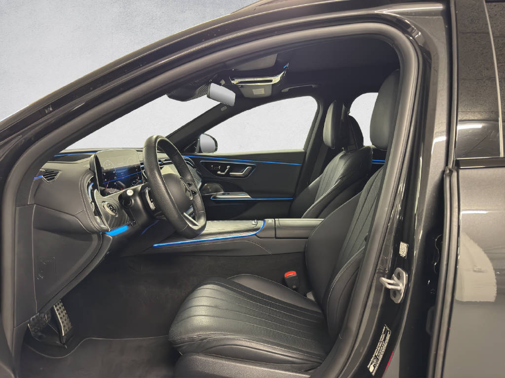 MERCEDES-BENZ E 300 de AMG Line 4Matic T-Modell-image-10