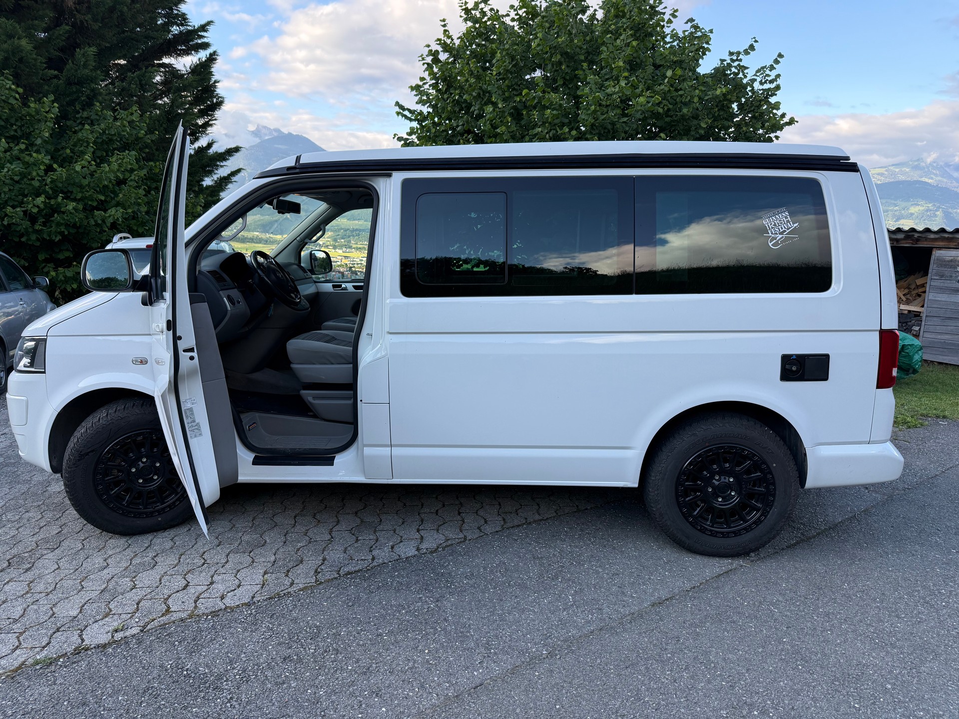 VW 2.0 TDI 140 CL Travel 4m-image-1