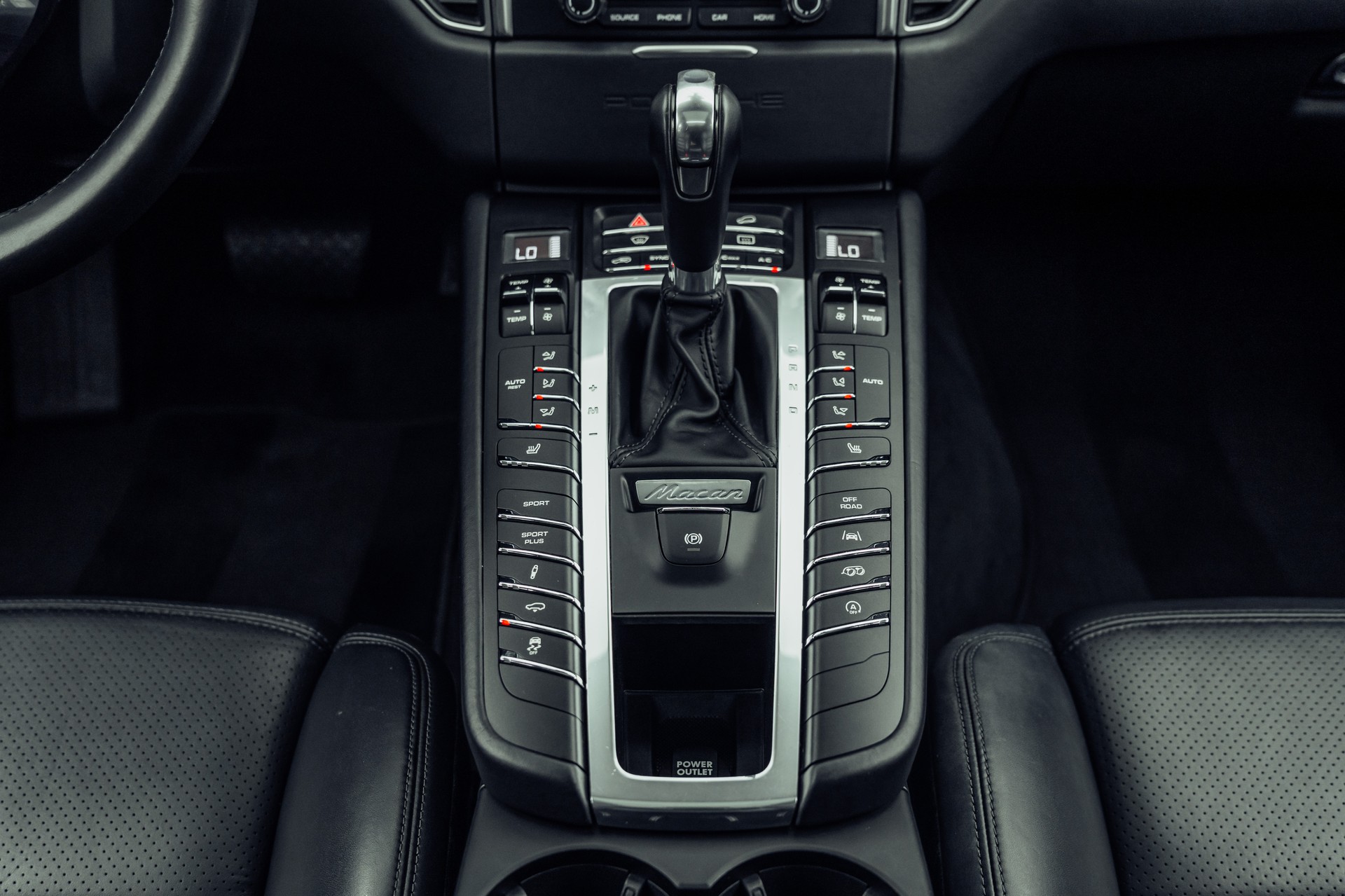 PORSCHE Macan Turbo Performance PDK-image-12
