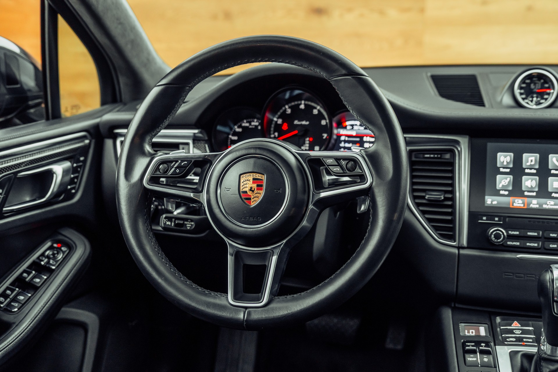 PORSCHE Macan Turbo Performance PDK-image-15