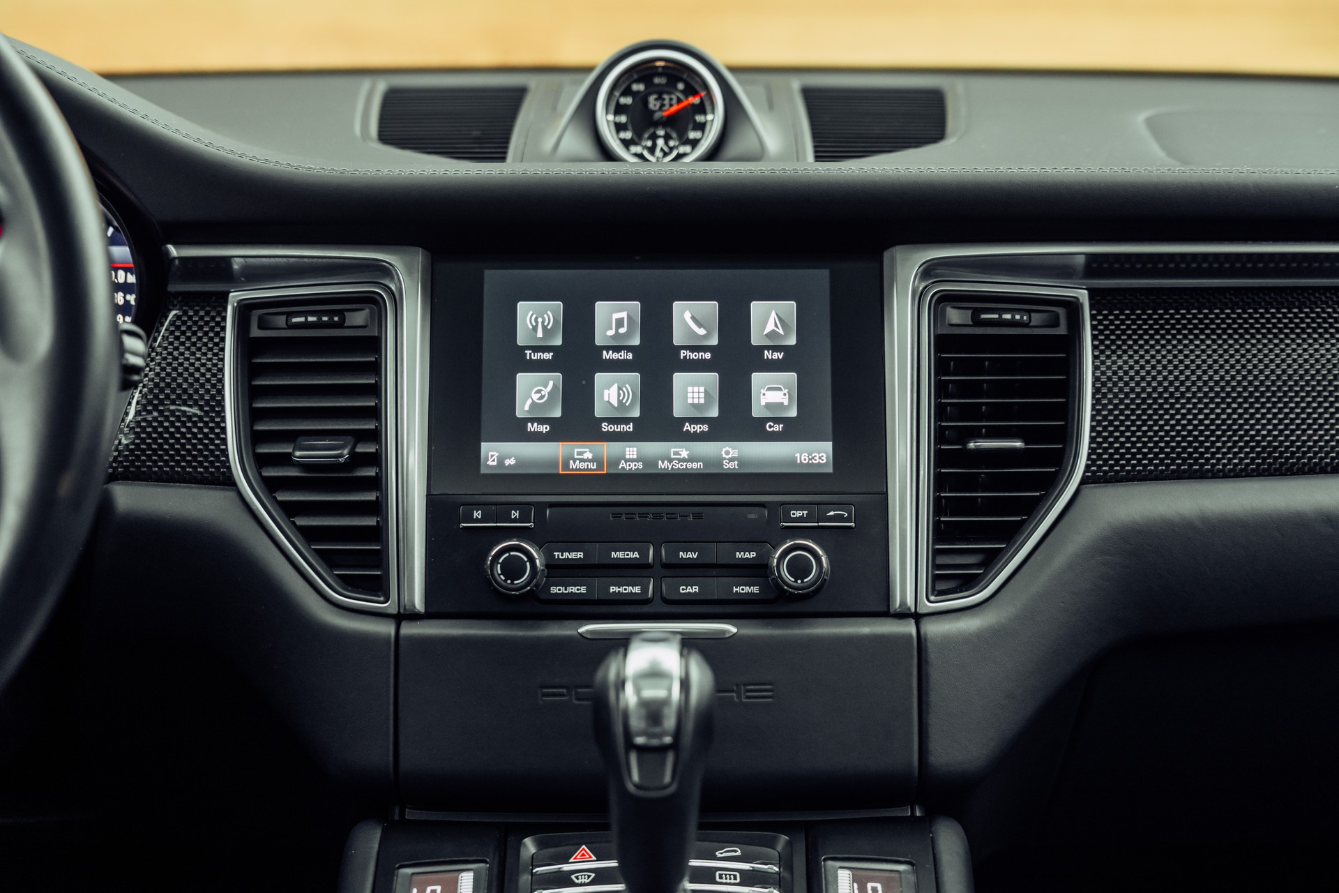 PORSCHE Macan Turbo Performance PDK-image-14