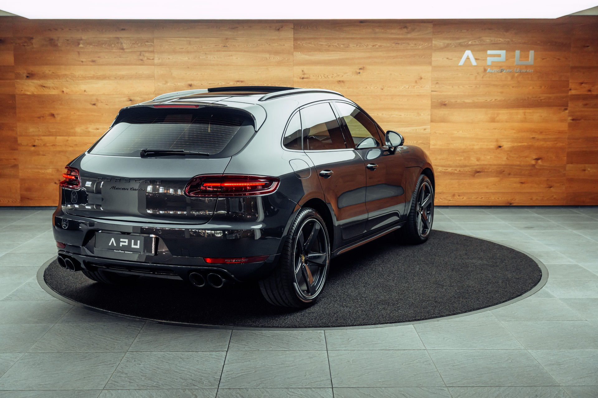 PORSCHE Macan Turbo Performance PDK-image-1