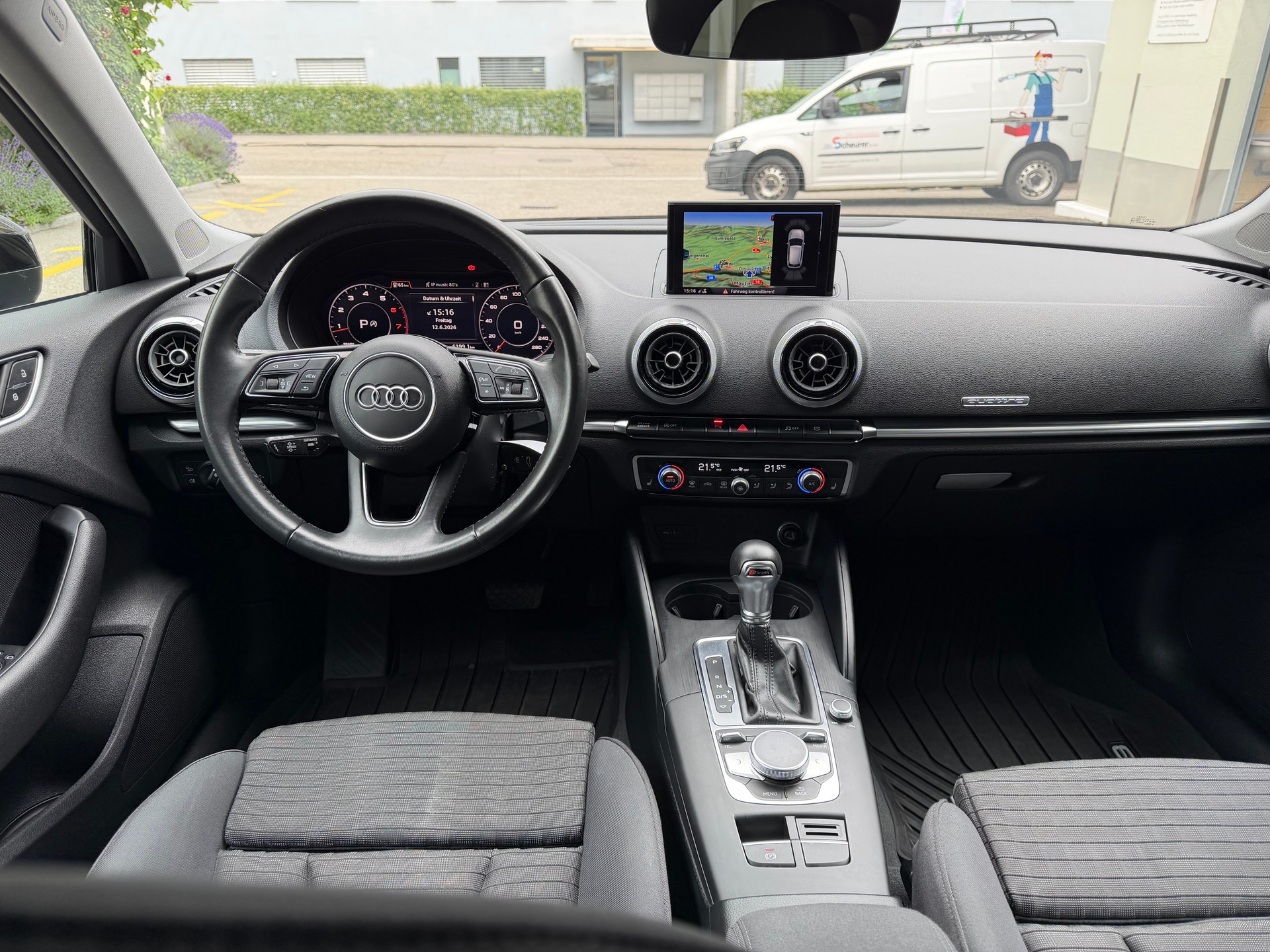 AUDI A3 Sportback 2.0 TFSI Sport quattro S-tronic-image-4