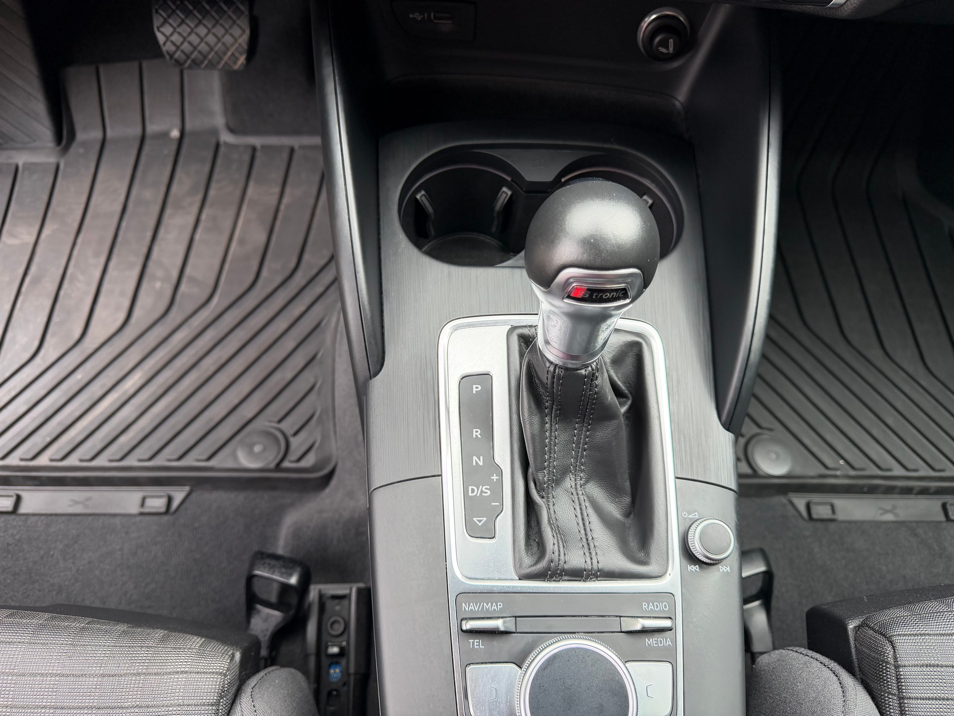 AUDI A3 Sportback 2.0 TFSI Sport quattro S-tronic-image-9