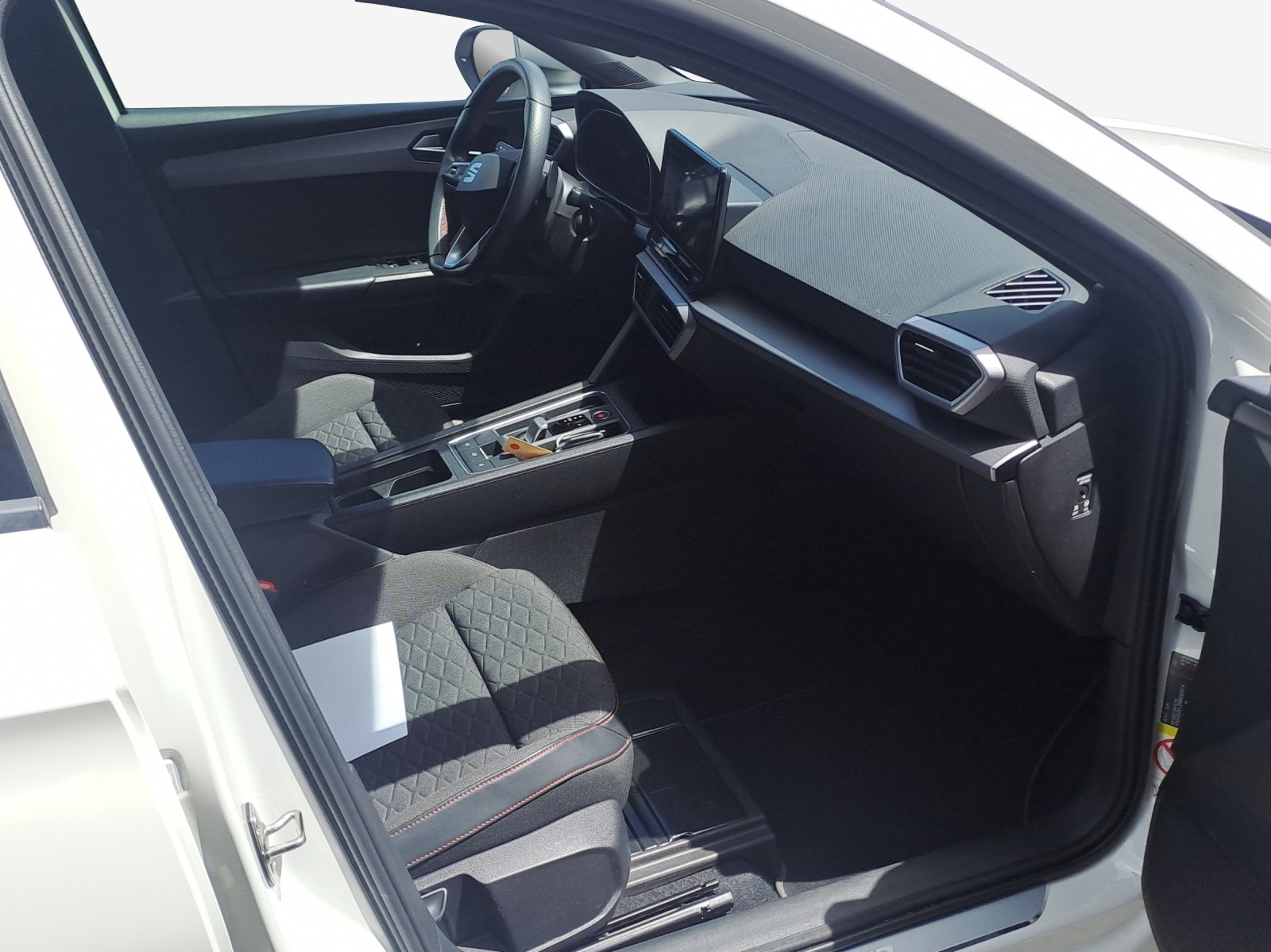 SEAT Leon 1.5 eTSI mHEV DSG FR-image-13