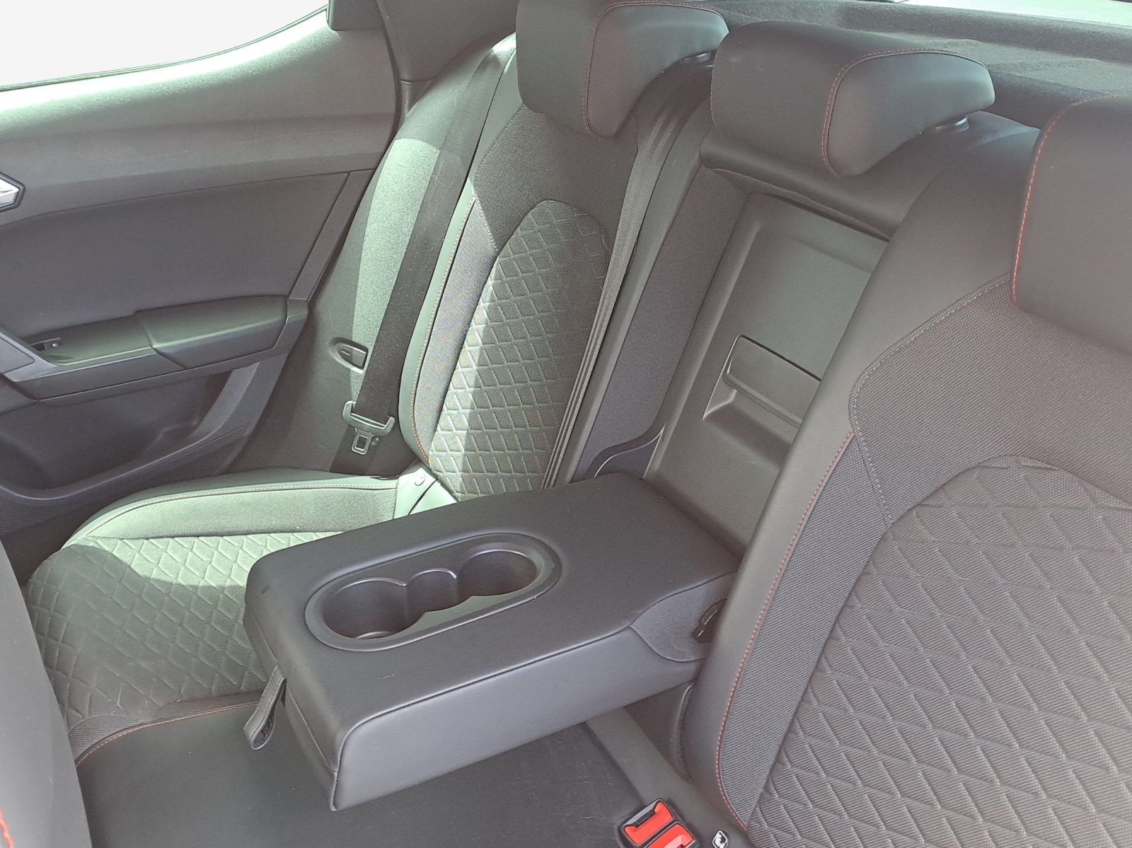 SEAT Leon 1.5 eTSI mHEV DSG FR-image-11