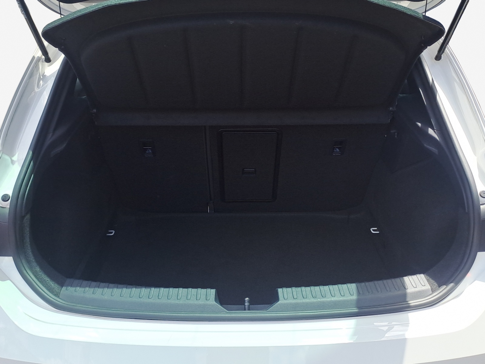 SEAT Leon 1.5 eTSI mHEV DSG FR-image-12