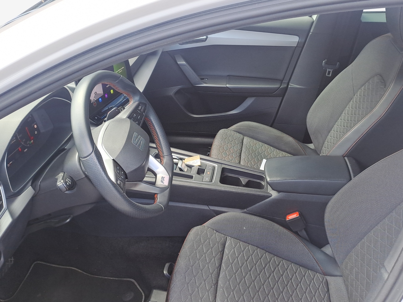 SEAT Leon 1.5 eTSI mHEV DSG FR-image-7