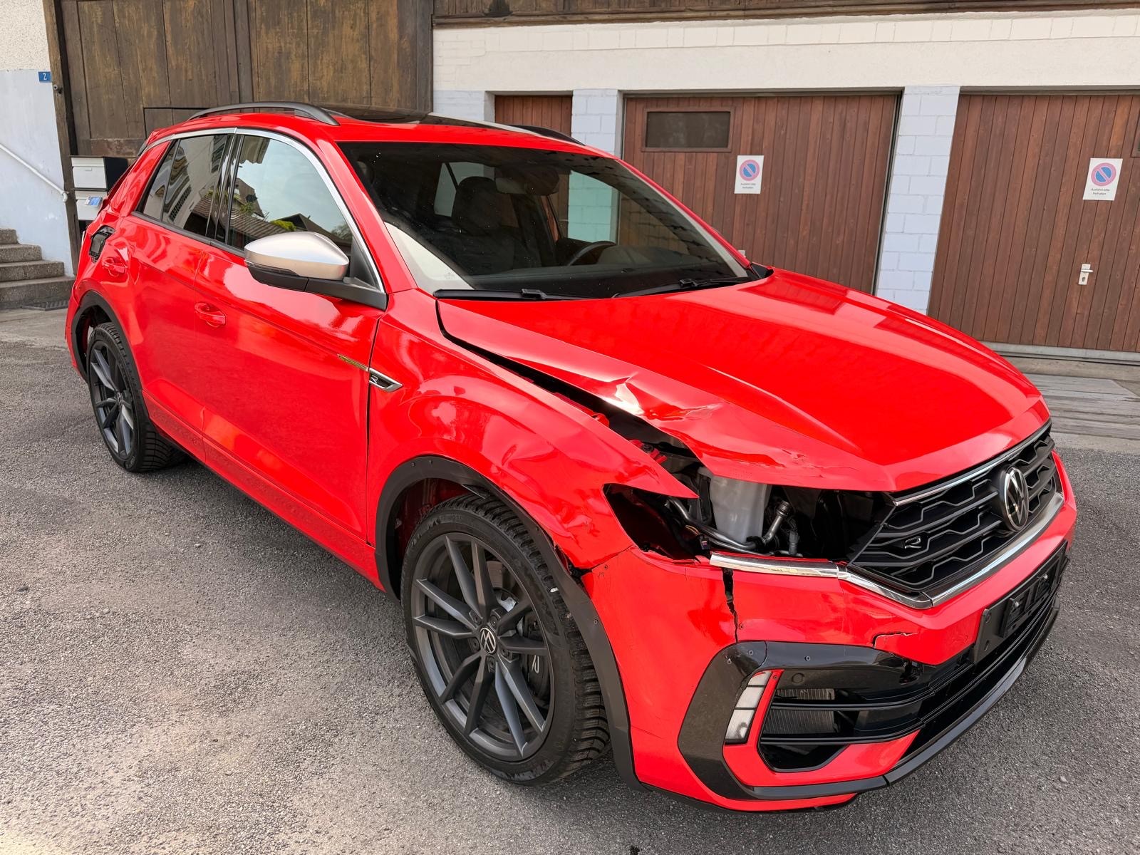 VW T-Roc 2.0 TSI R DSG 4Motion-image-3