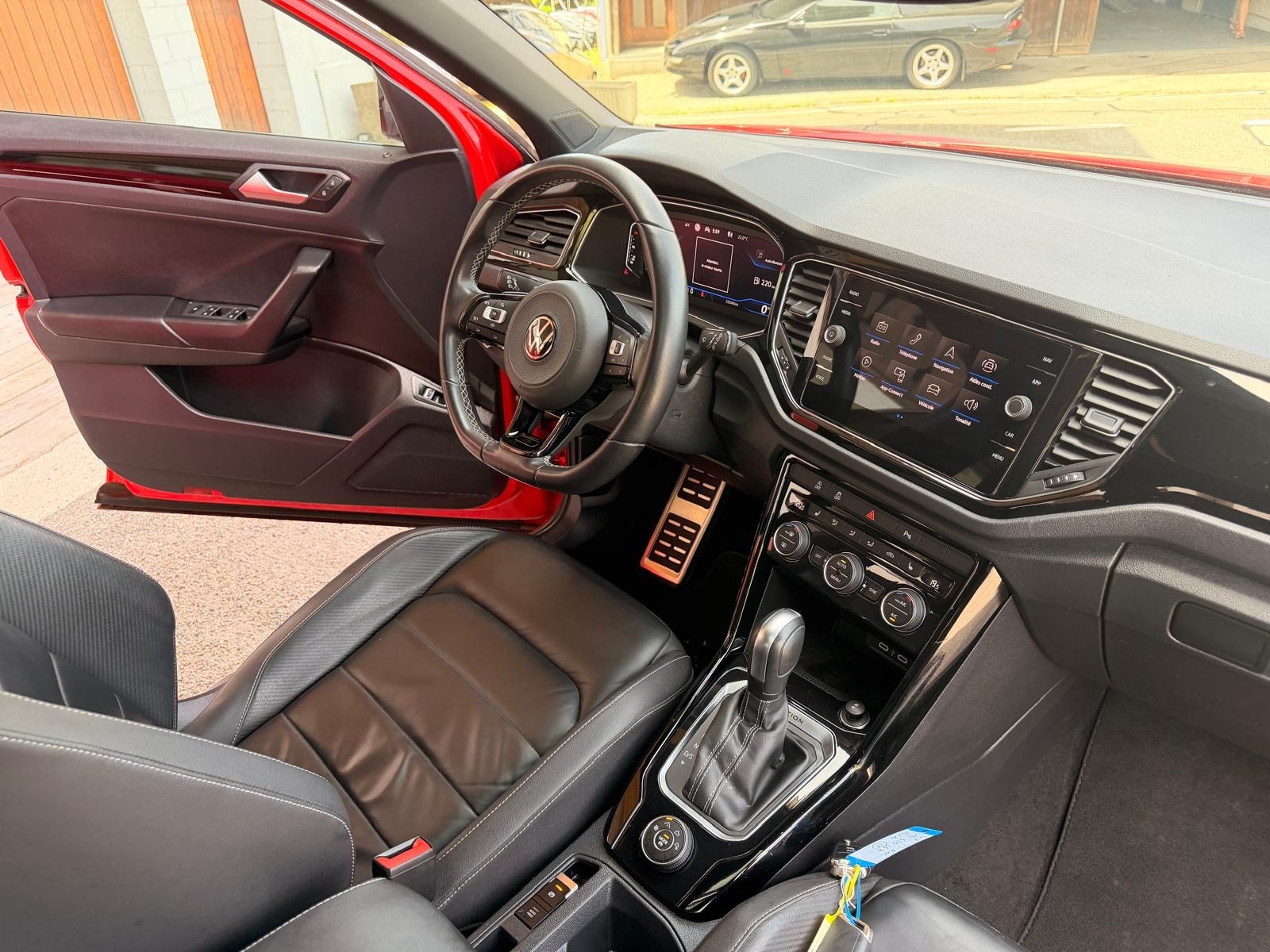 VW T-Roc 2.0 TSI R DSG 4Motion-image-10