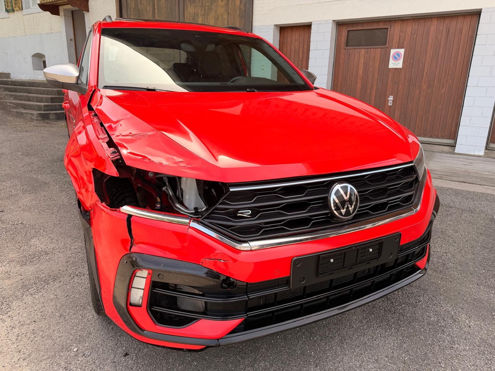 VW T-Roc 2.0 TSI R DSG 4Motion-image-4