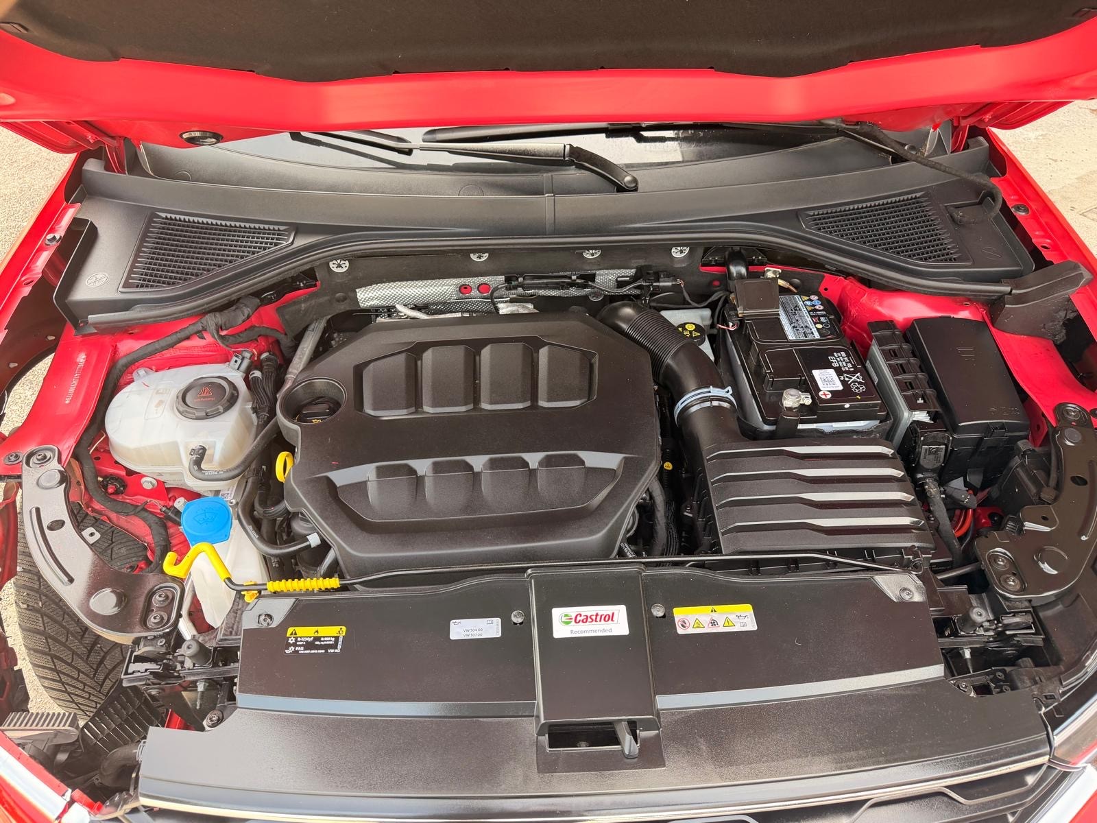 VW T-Roc 2.0 TSI R DSG 4Motion-image-5