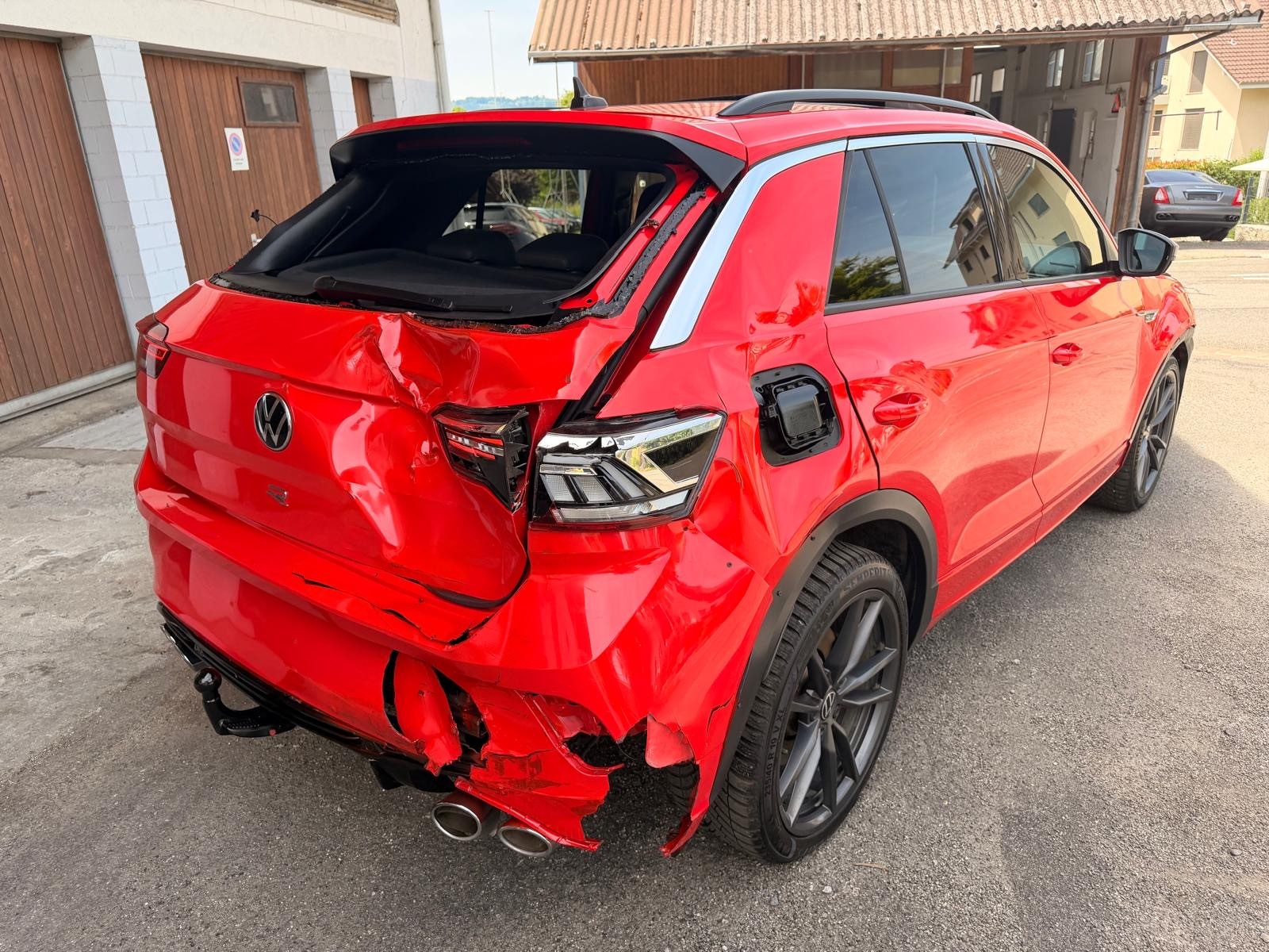 VW T-Roc 2.0 TSI R DSG 4Motion-image-2