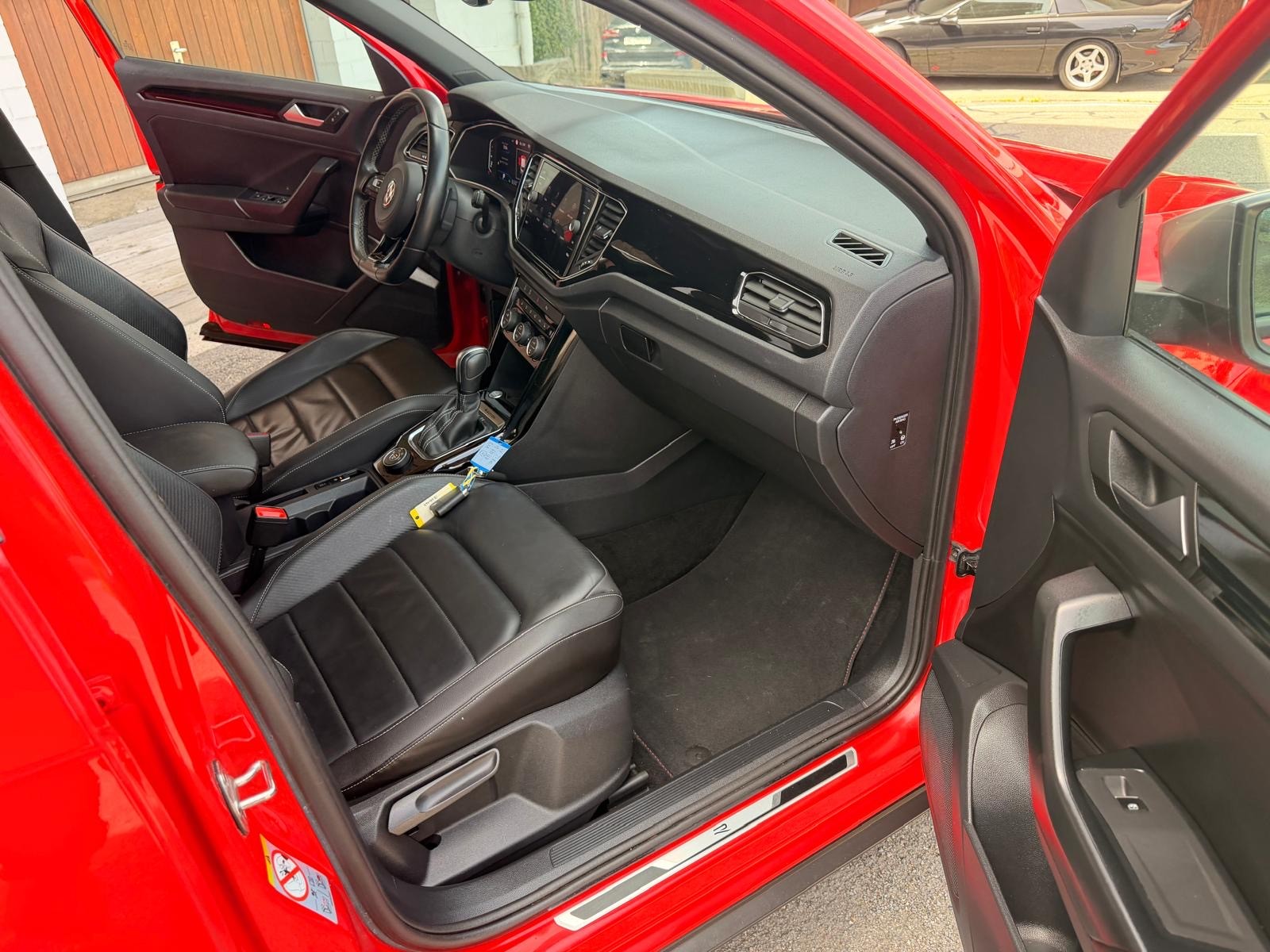 VW T-Roc 2.0 TSI R DSG 4Motion-image-9