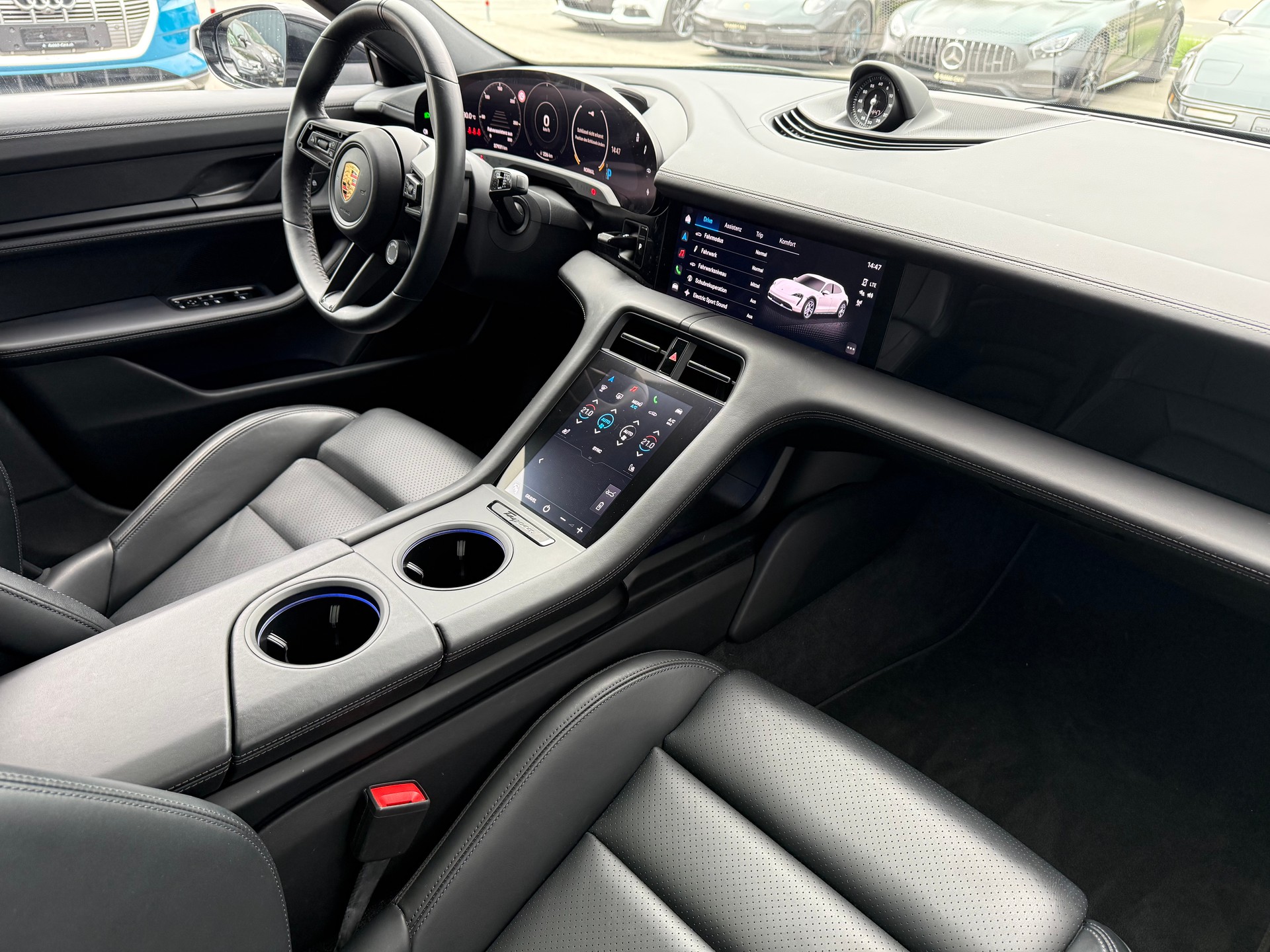 PORSCHE Taycan 4 Cross Turismo-image-6