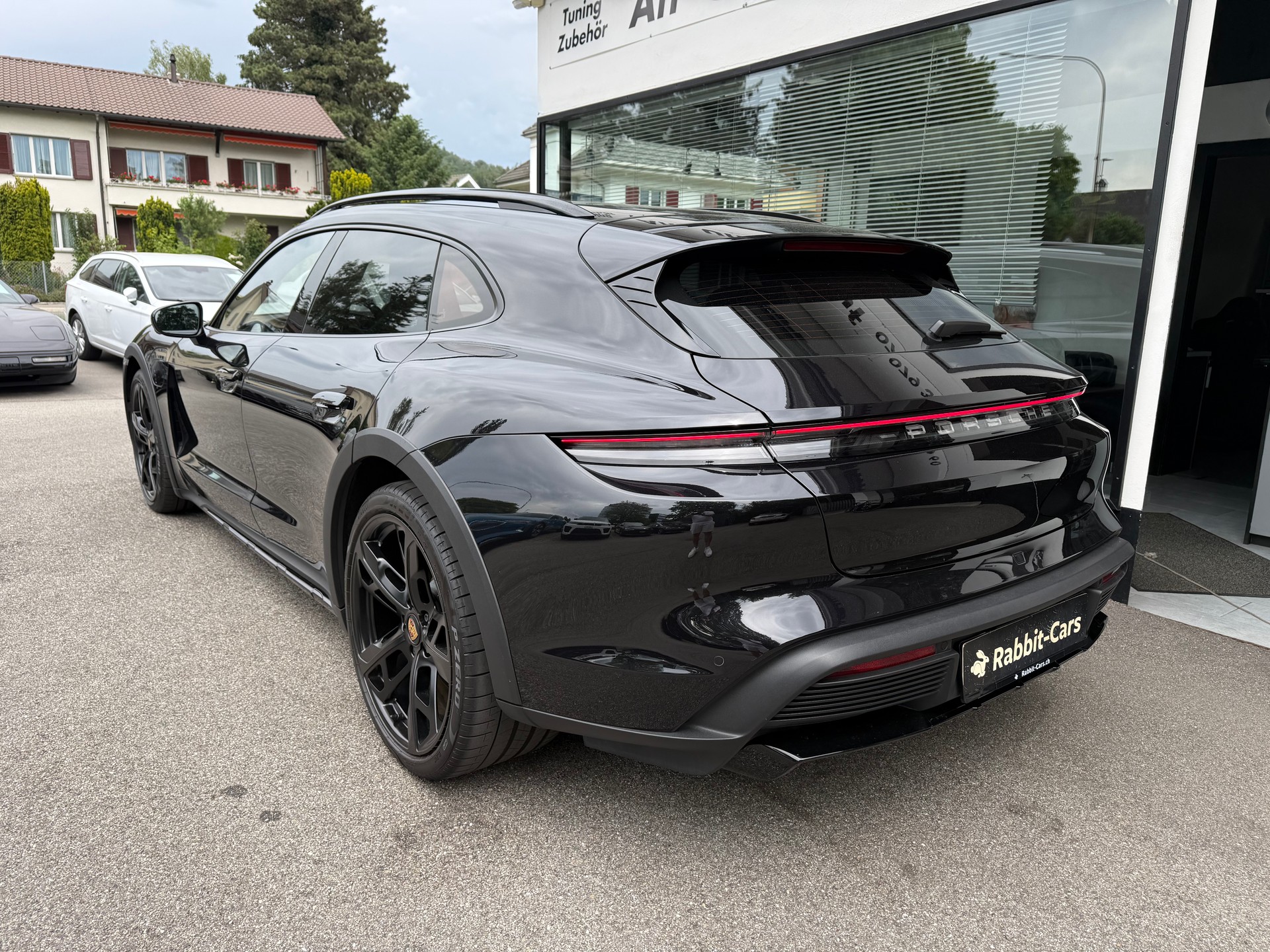 PORSCHE Taycan 4 Cross Turismo-image-3
