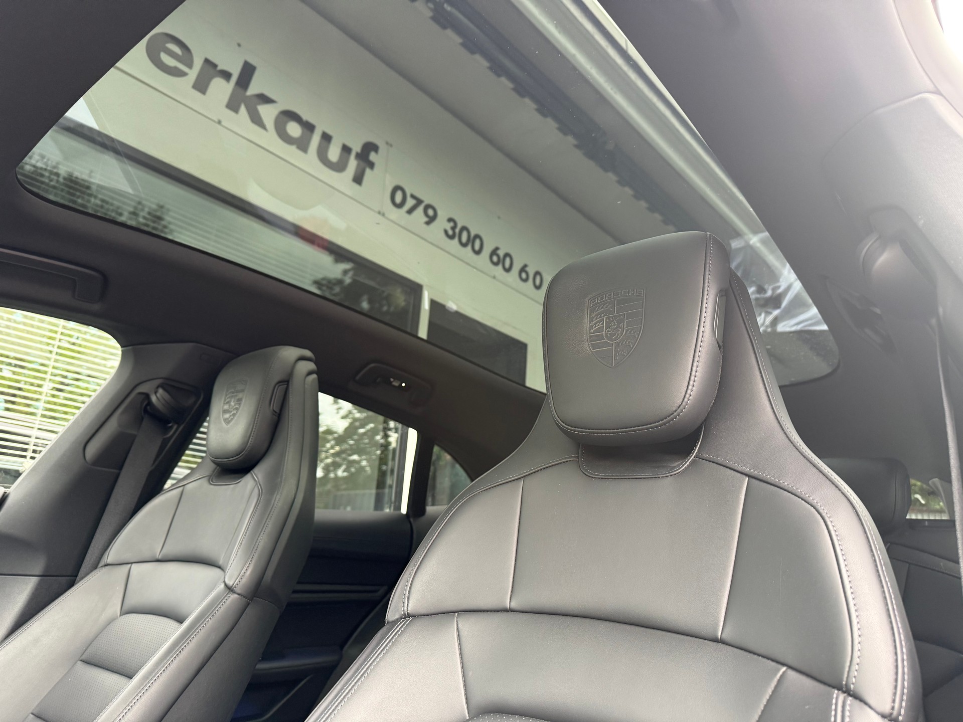 PORSCHE Taycan 4 Cross Turismo-image-7