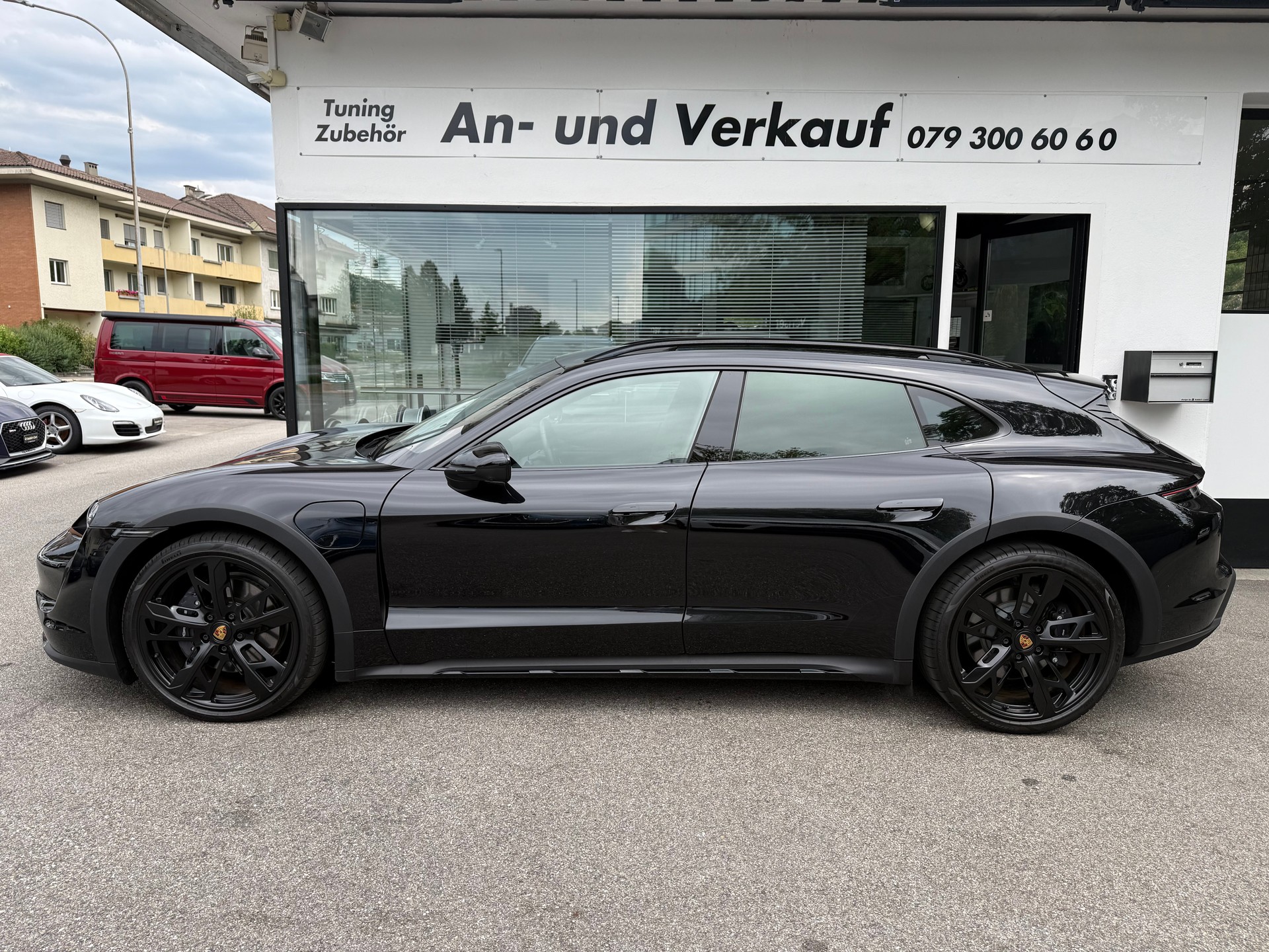 PORSCHE Taycan 4 Cross Turismo-image-2