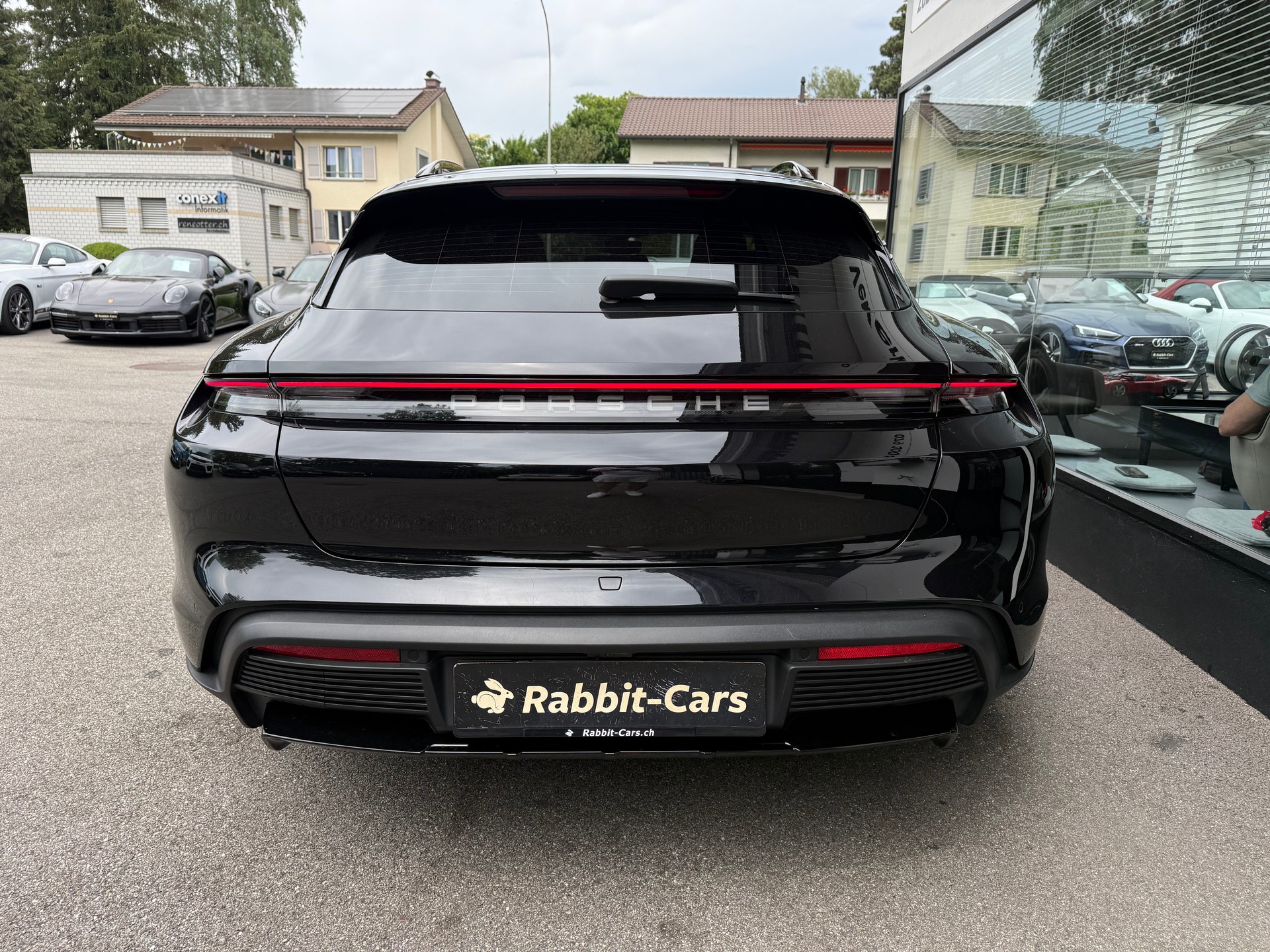 PORSCHE Taycan 4 Cross Turismo-image-4