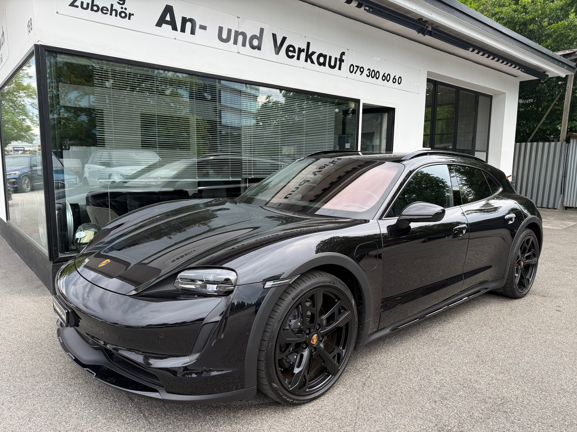 PORSCHE Taycan 4 Cross Turismo-image-0