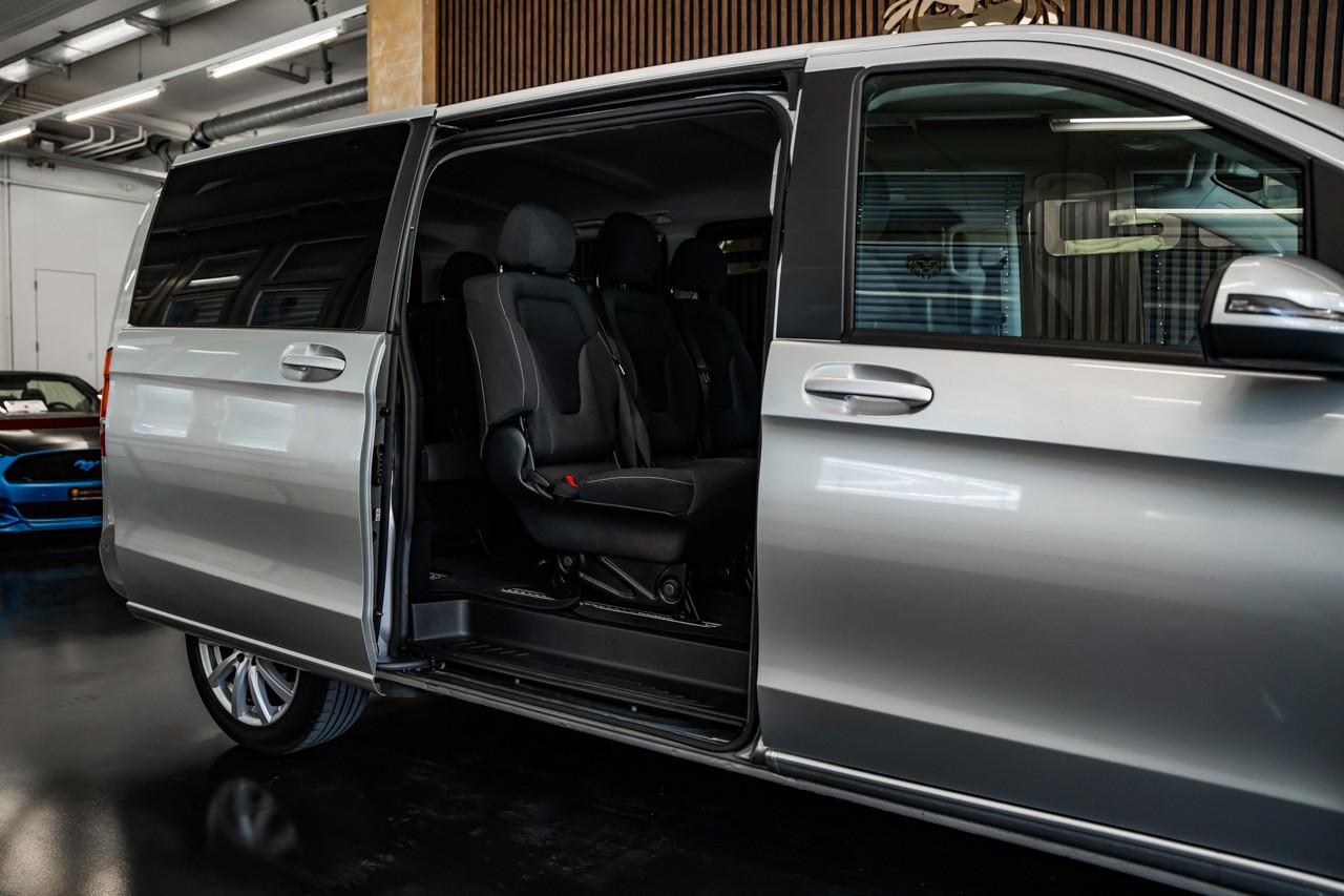 MERCEDES-BENZ V 220 d lang 7G-Tronic-image-1